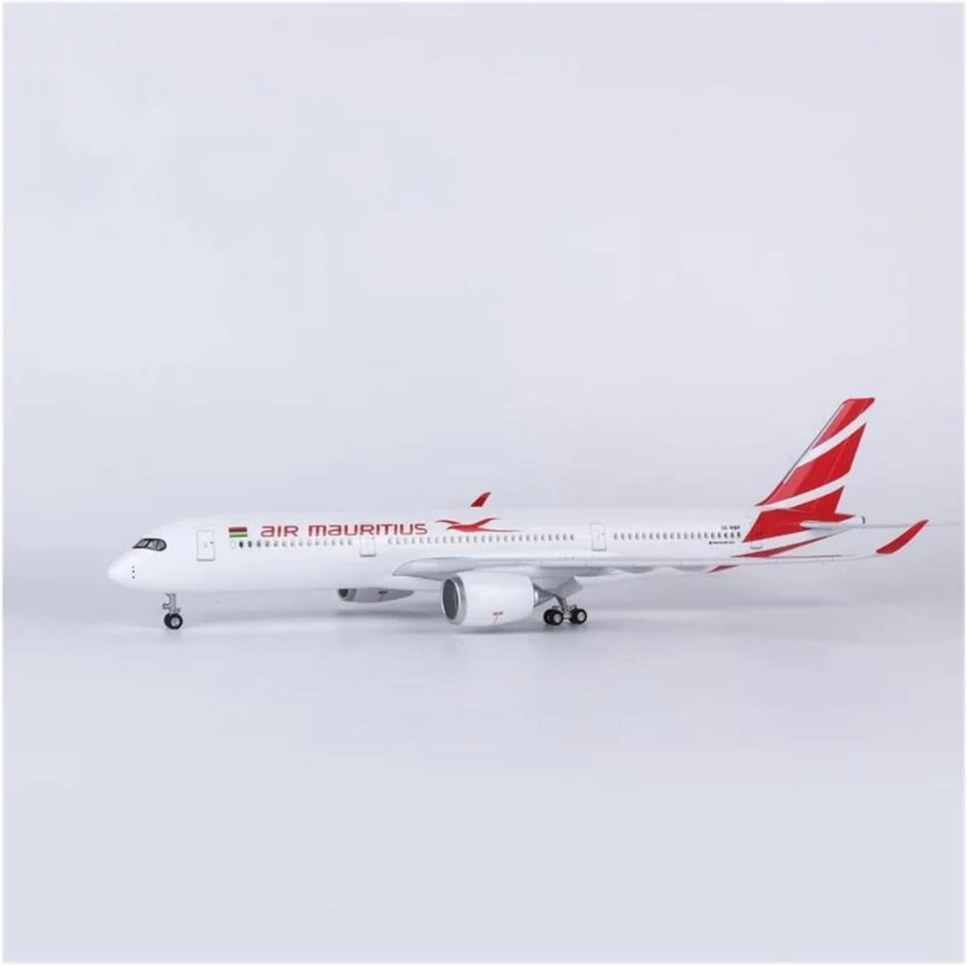 1/142 Scale for Mauritius A350 Aircraft Model Diecast Airplanes Miniature Plane Static Display Aircraft Model Static Miniatures Toy's Set(with Light)