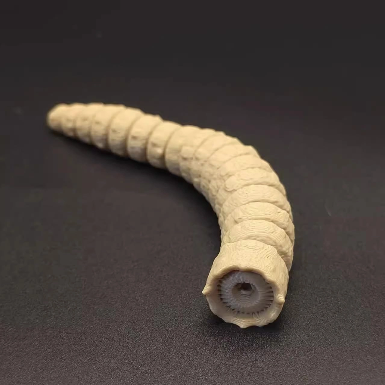 3D Printed Articulated Dune Toy | Flexible Articulated Dune Sandworm | Shai Hulud (Beige, 10.2inch)