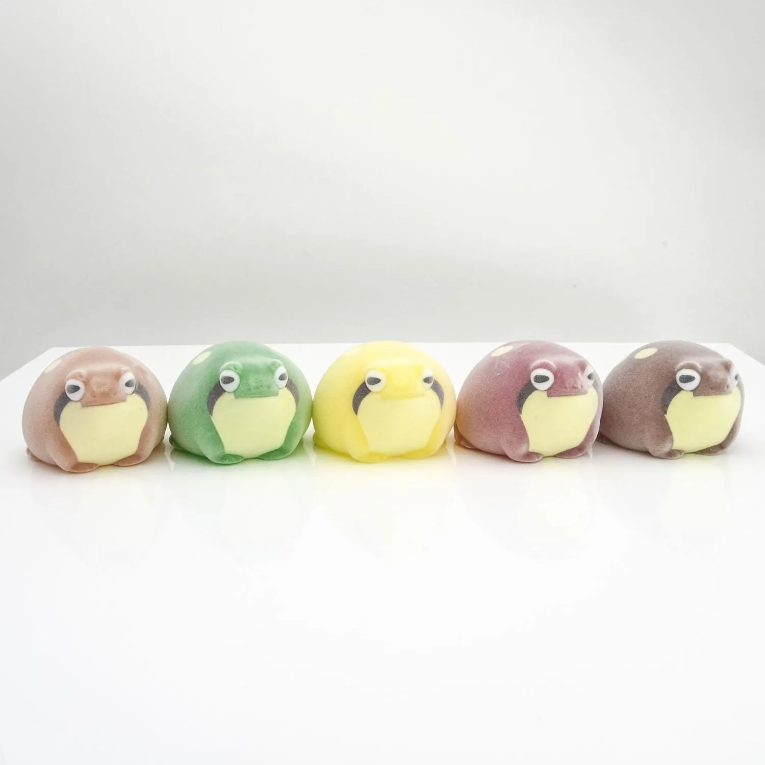 Adorable Flocking Common rain Frog,Round Breviceps adspersus,Fatty Bushveld Rain Frog,Soft blaasoppie Squeeze Toys,Squeak.Capsule Toys (All 5 Types)