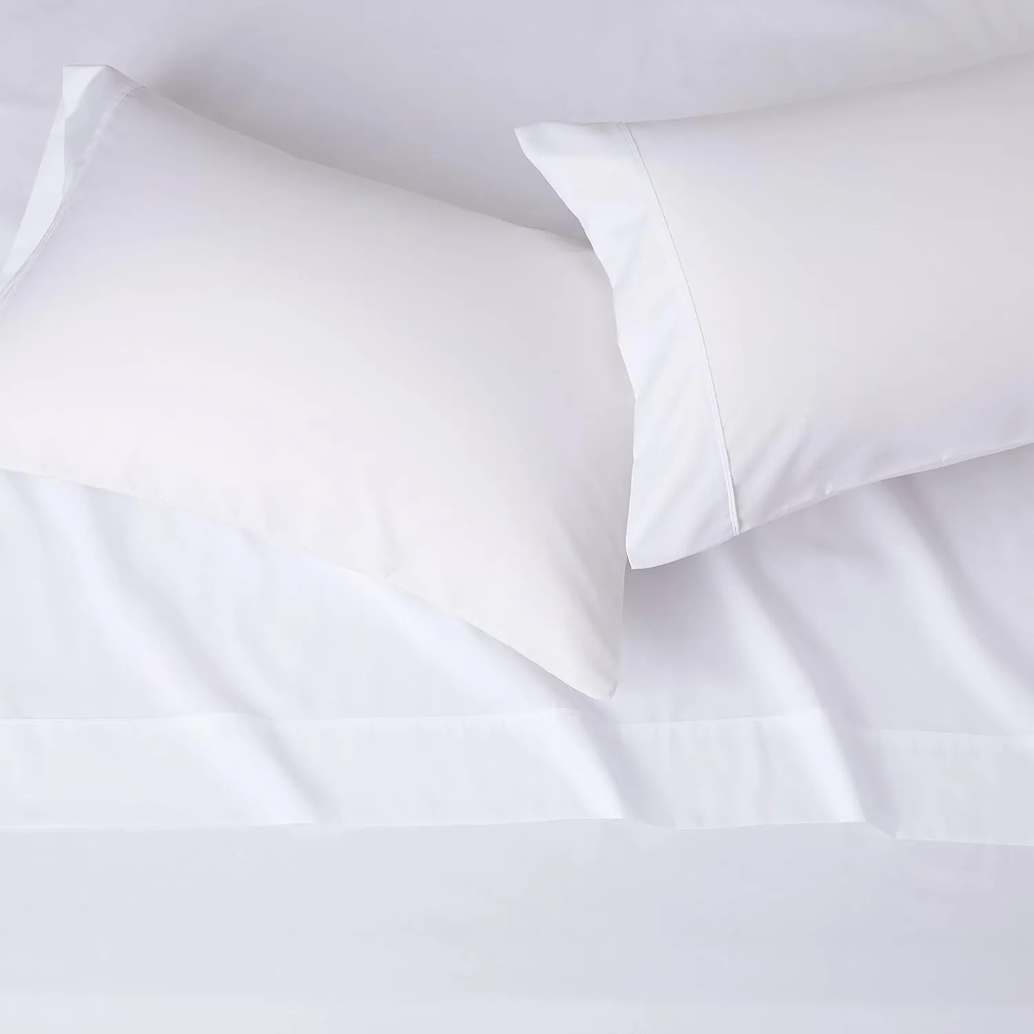 Amazon Basics 4 Piece Microfiber Lightweight Wrinkle-free Breathable Bed Sheet Set, Super Soft Easy Care, 14" Deep Pockets, Queen, Bright White, Solid