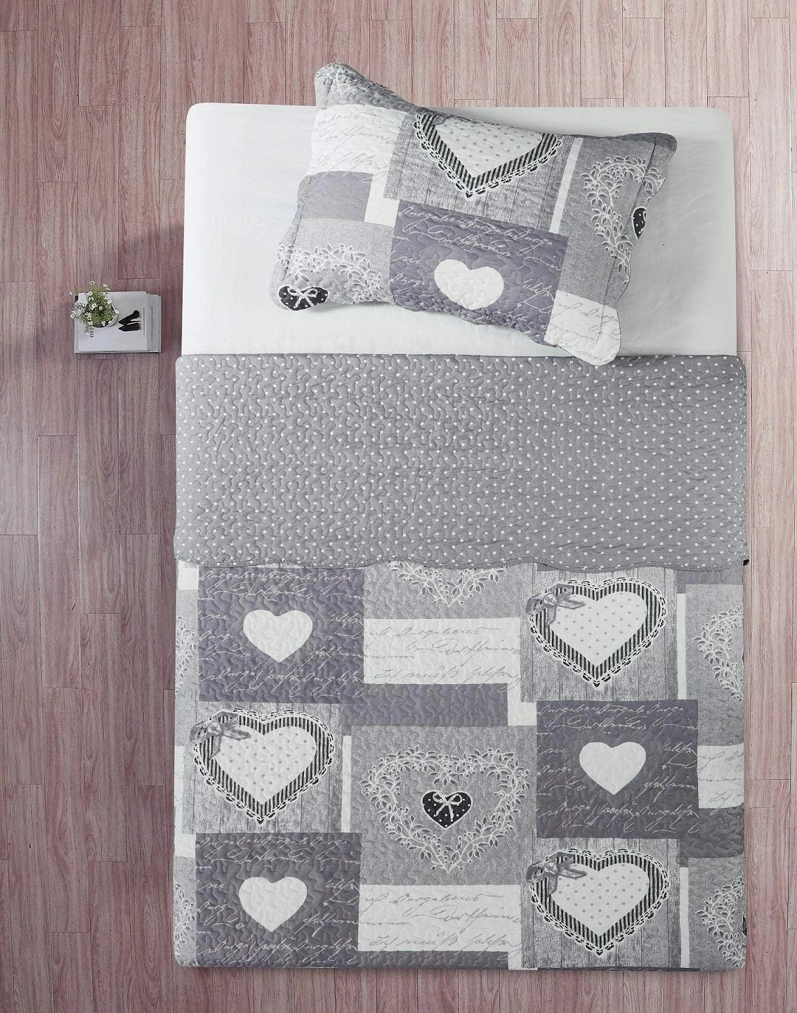 Brilliant Sunshine Heart Love Quilt Set, 2-Piece Bedding Sets with 1 Sham, Patchwork Design, Washable and Reversible Bedspread, Soft Lightweight Coverlet, All-Season, Twin/Twin XL, Grey