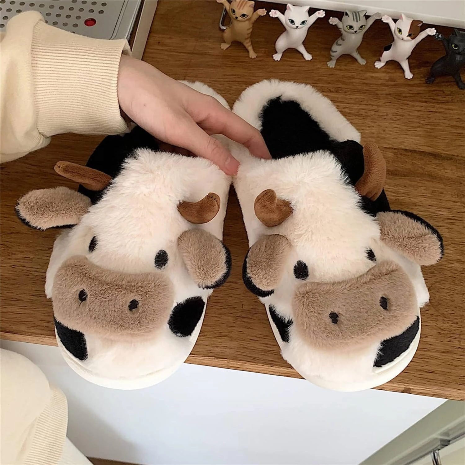 Cartoon animal cattle slippers, winter slippers, warm home shoes, interesting plush cotton shoes