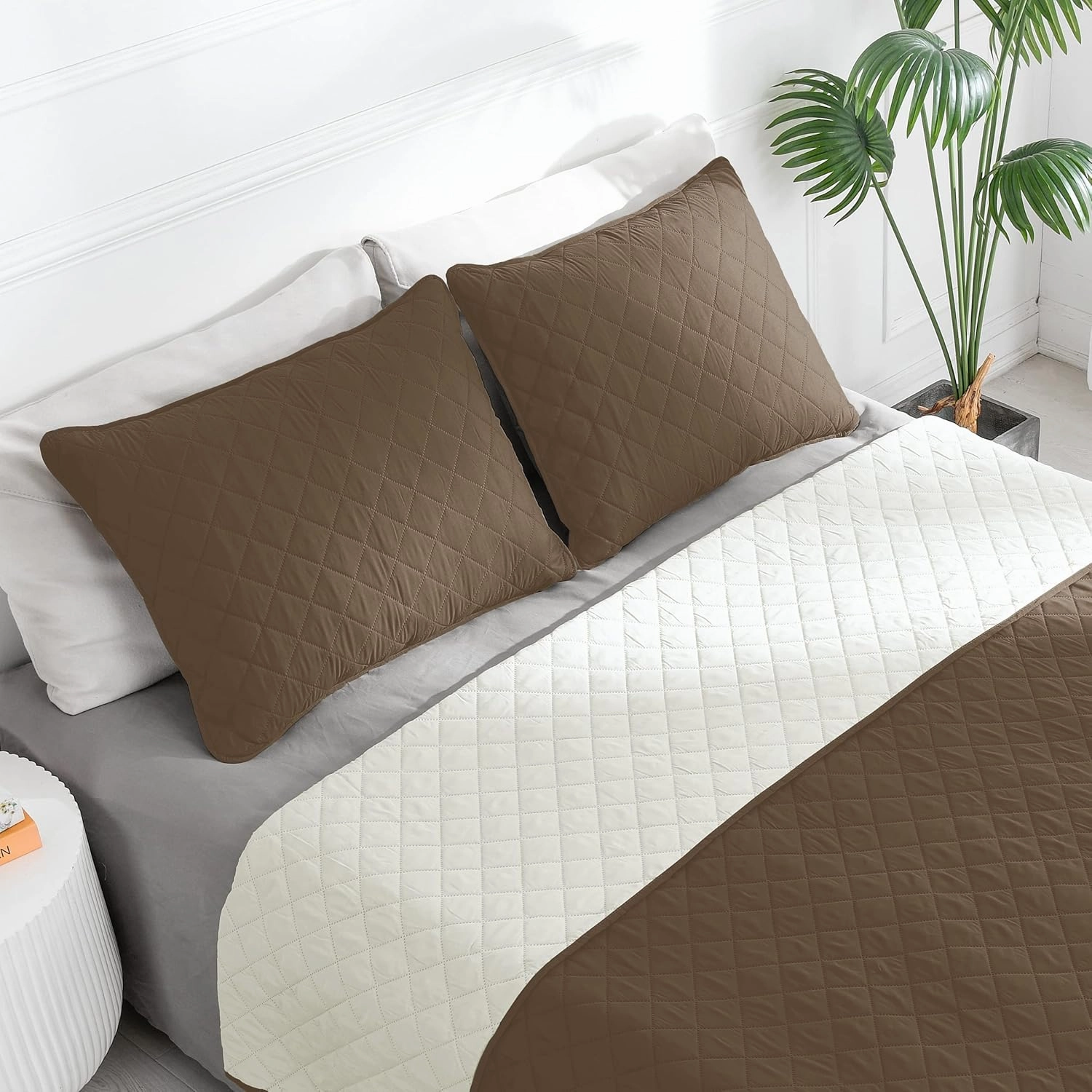 Easy-Going Twin Size Reversible Quilt Set with 1 Quilt and 1 Pillow Shams, Soft Bed Quilt Cover, Water Resistant Lightweight Microfiber Bedspread, Stain Resistant, Camel/Ivory