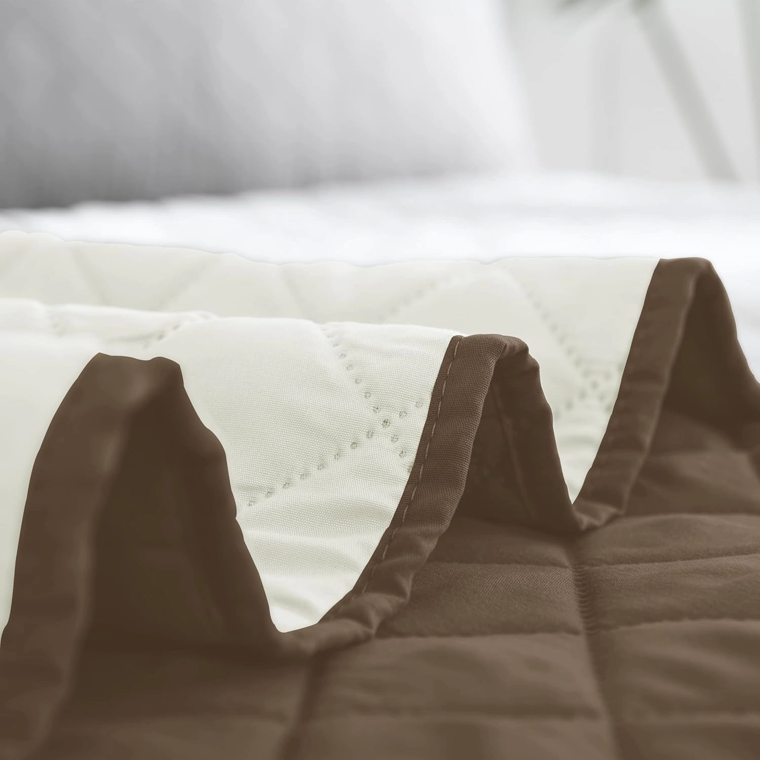 Easy-Going Twin Size Reversible Quilt Set with 1 Quilt and 1 Pillow Shams, Soft Bed Quilt Cover, Water Resistant Lightweight Microfiber Bedspread, Stain Resistant, Camel/Ivory