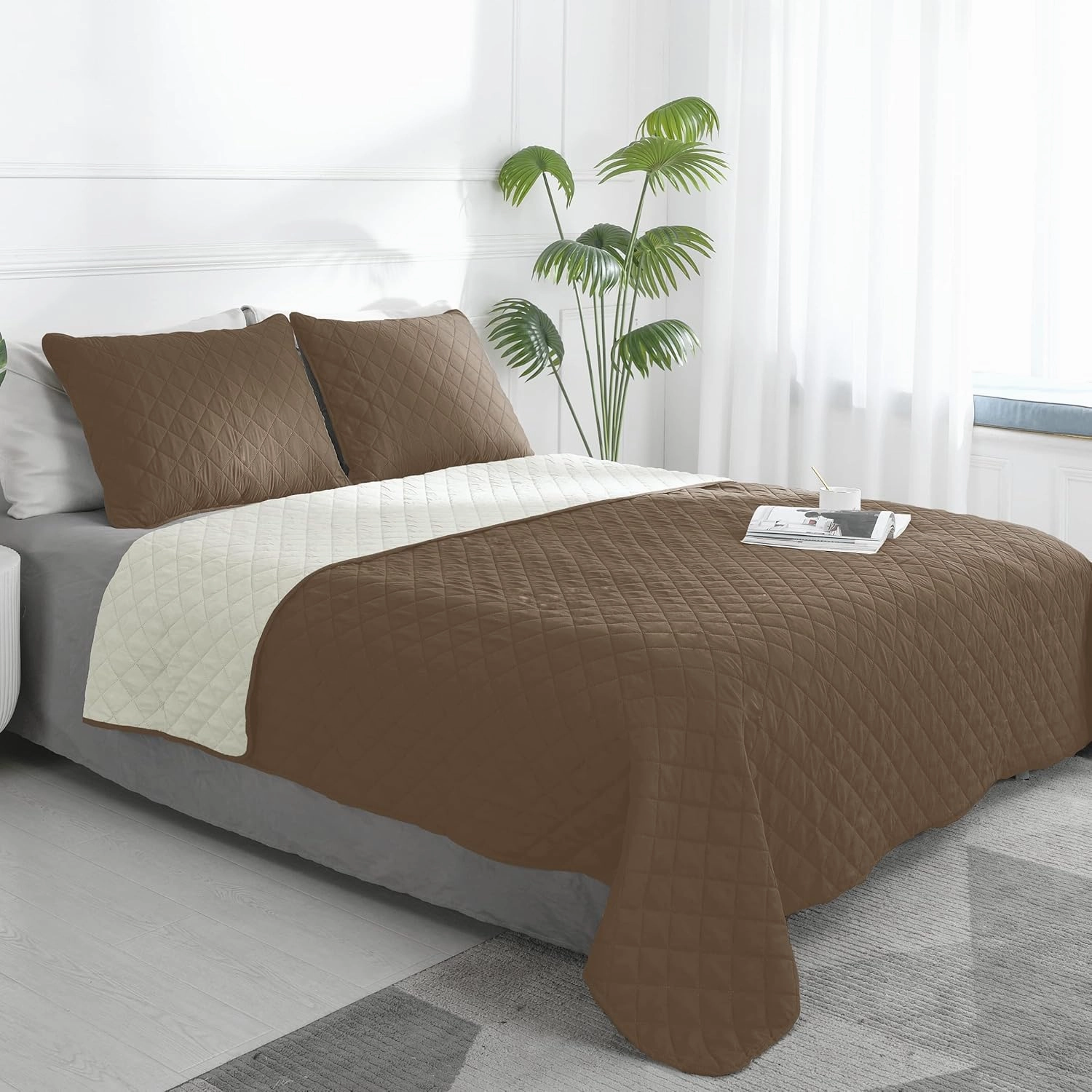 Easy-Going Twin Size Reversible Quilt Set with 1 Quilt and 1 Pillow Shams, Soft Bed Quilt Cover, Water Resistant Lightweight Microfiber Bedspread, Stain Resistant, Camel/Ivory