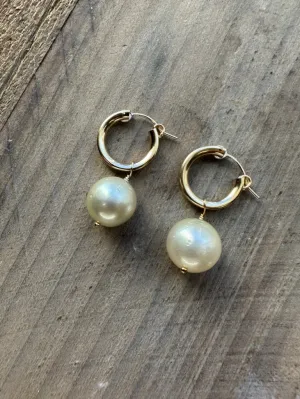 Large White Edison Pearl Manini Hoops