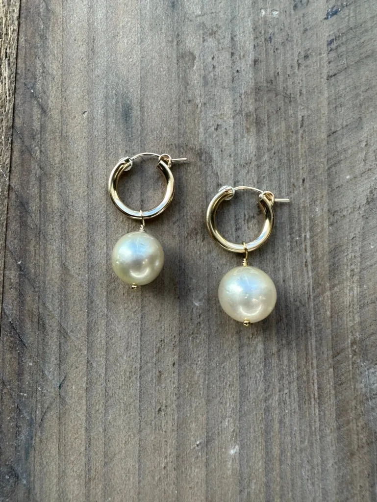 Large White Edison Pearl Manini Hoops