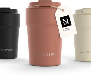 LARS NYSØM Thermo Coffee Mug to go 13oz | Travel Mug 0.38 Liter with Insulation | Leak Proof Stainless Steel Thermal Tumbler for Coffee and Tea on the Go (Brick Red, 12.9oz)