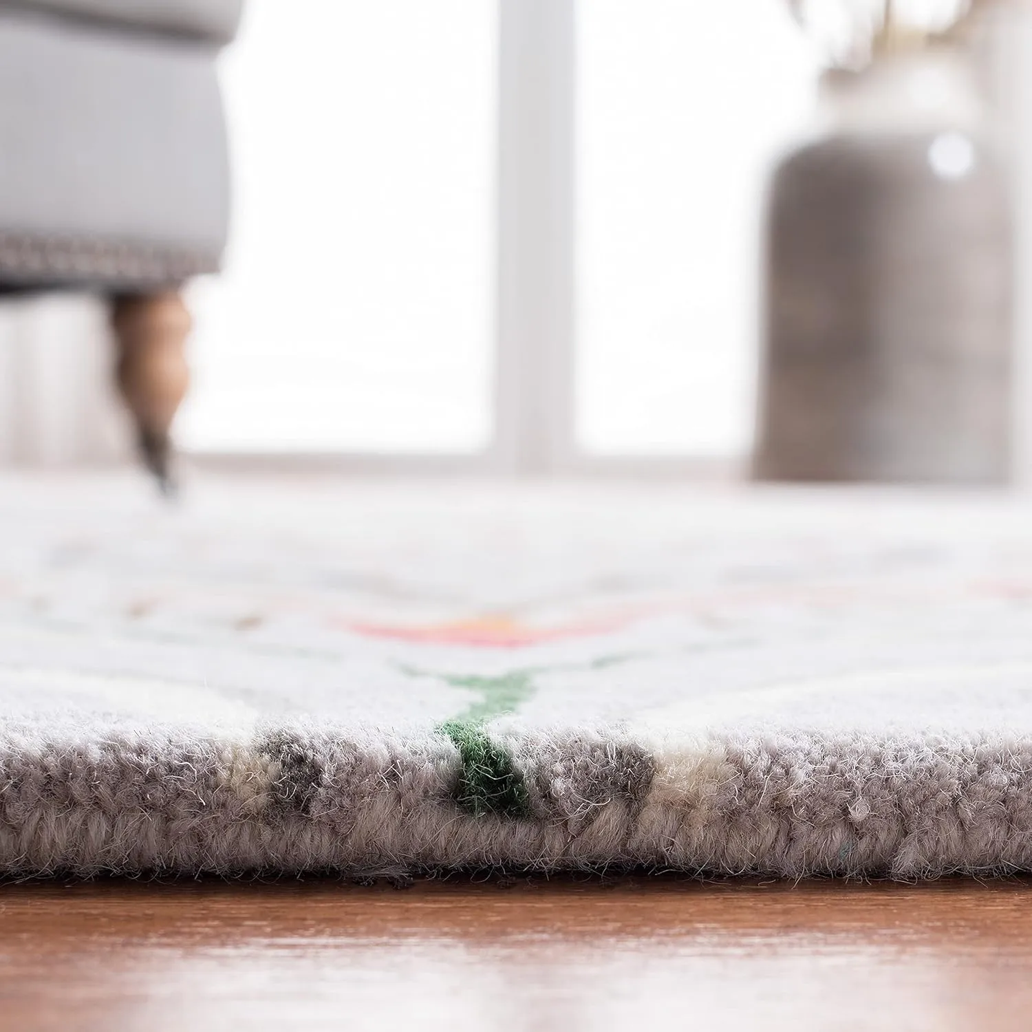 SAFAVIEH Bella Collection Area Rug - 9' x 12', Grey & Red, Handmade Boho Wool, Ideal for High Traffic Areas in Living Room, Bedroom (BEL118F)