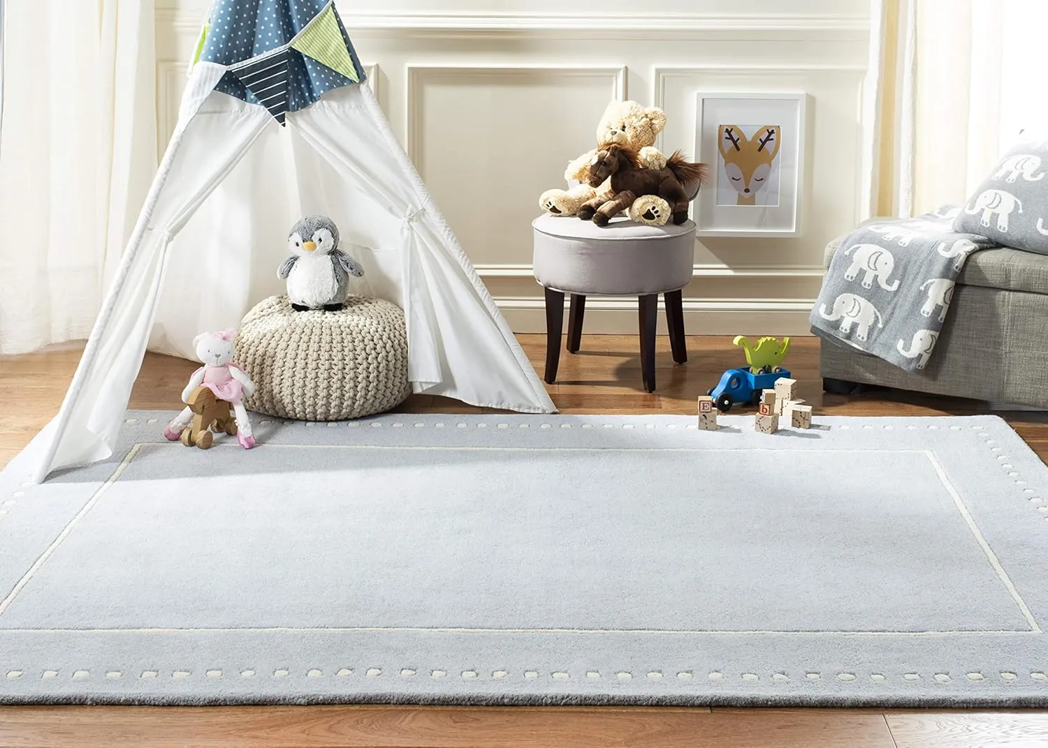 SAFAVIEH Bella Collection Area Rug - 9' x 12', Light Blue & Ivory, Handmade Dotted Border Wool, Ideal for High Traffic Areas in Living Room, Bedroom (BEL151A)