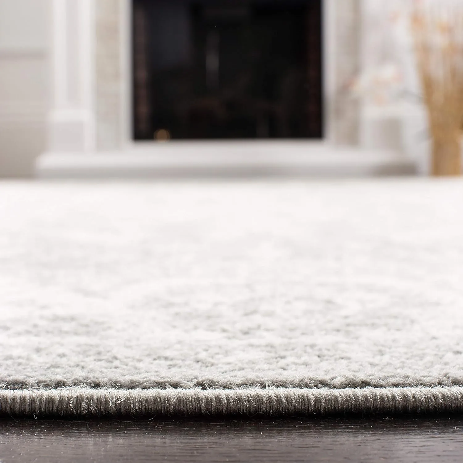SAFAVIEH Brentwood Collection 5' Square Cream/Grey BNT844B Traditional Oriental Non-Shedding Living Room Bedroom Area Rug
