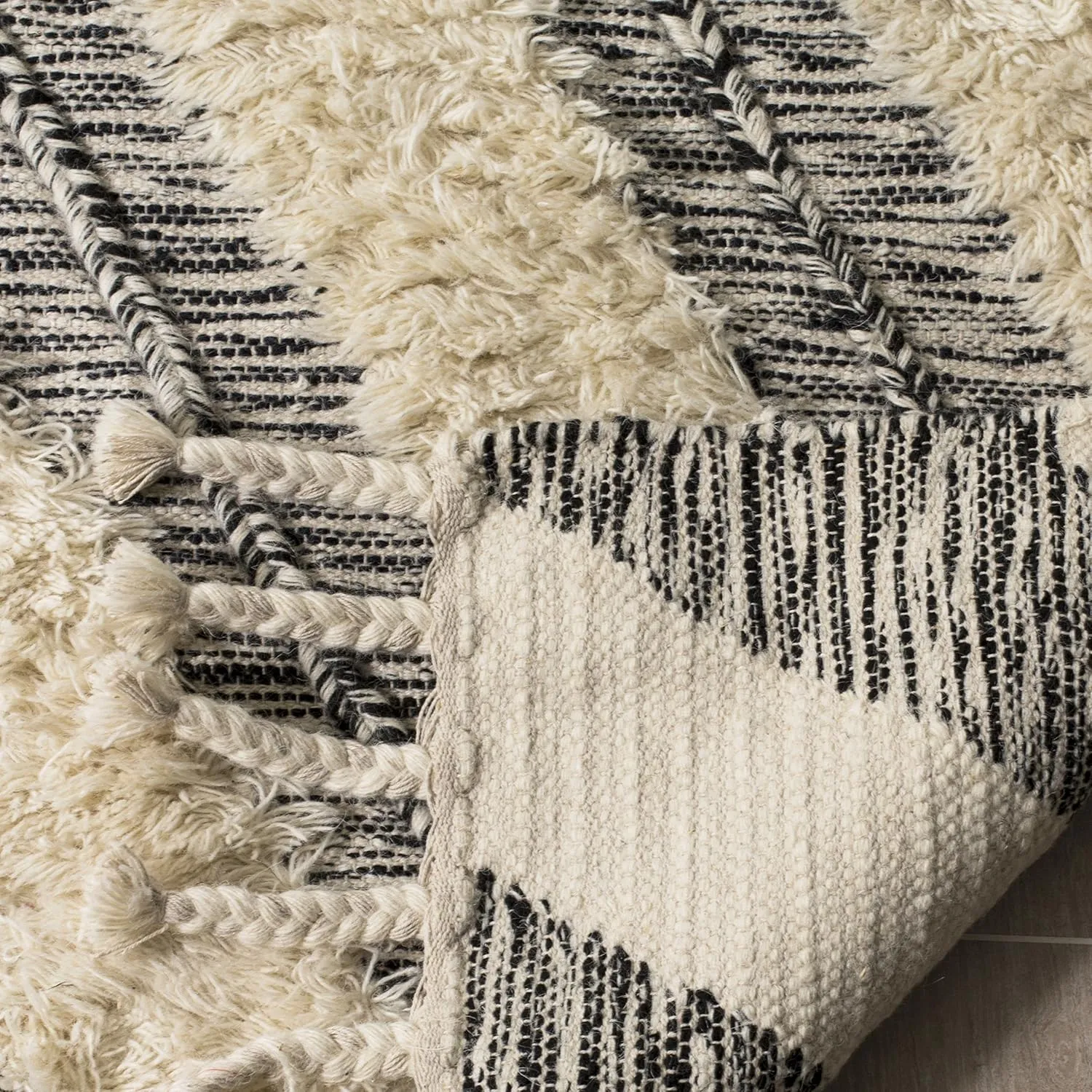 SAFAVIEH Kenya Collection Runner Rug - 2'3" x 6', Black & Ivory, Hand-Knotted Chevron Tassel Wool, Ideal for High Traffic Areas in Living Room, Bedroom (KNY901H)