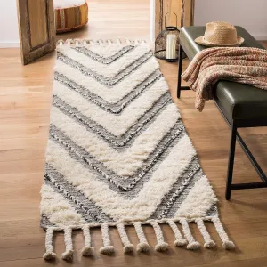 SAFAVIEH Kenya Collection Runner Rug - 2'3" x 6', Black & Ivory, Hand-Knotted Chevron Tassel Wool, Ideal for High Traffic Areas in Living Room, Bedroom (KNY901H)