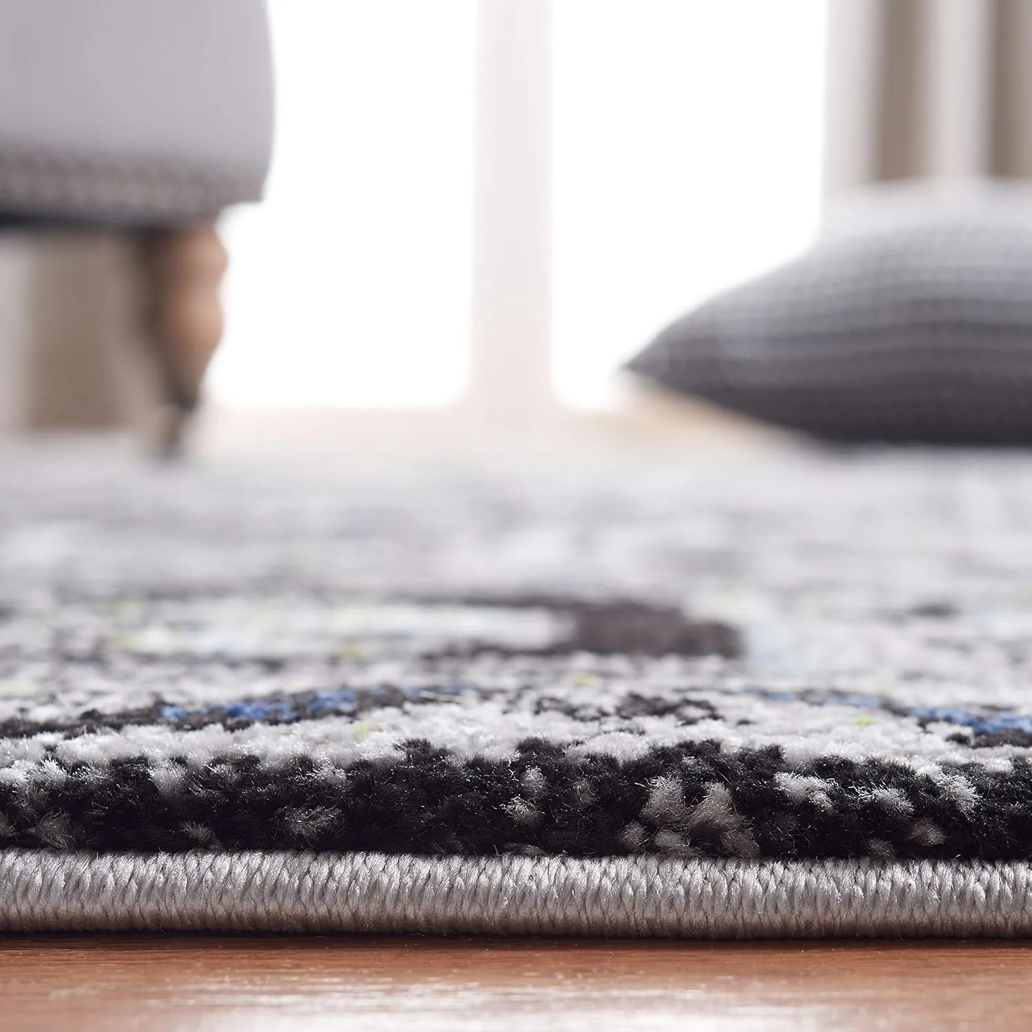 SAFAVIEH Vintage Hamadan Collection Area Rug - 6'7" x 9', Light Grey & Dark Grey, Traditional Oriental Design, Non-Shedding & Easy Care, Ideal for High Traffic Areas in Living Room, Bedroom (VTH211F)