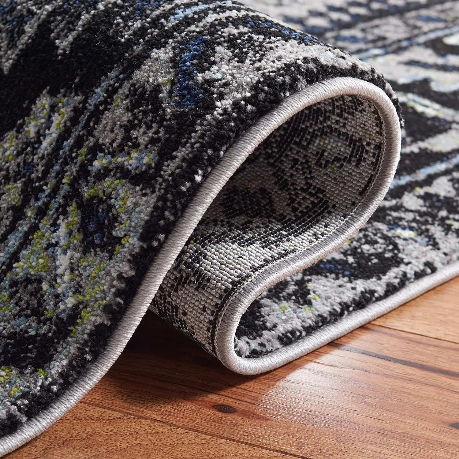 SAFAVIEH Vintage Hamadan Collection Area Rug - 6'7" x 9', Light Grey & Dark Grey, Traditional Oriental Design, Non-Shedding & Easy Care, Ideal for High Traffic Areas in Living Room, Bedroom (VTH211F)