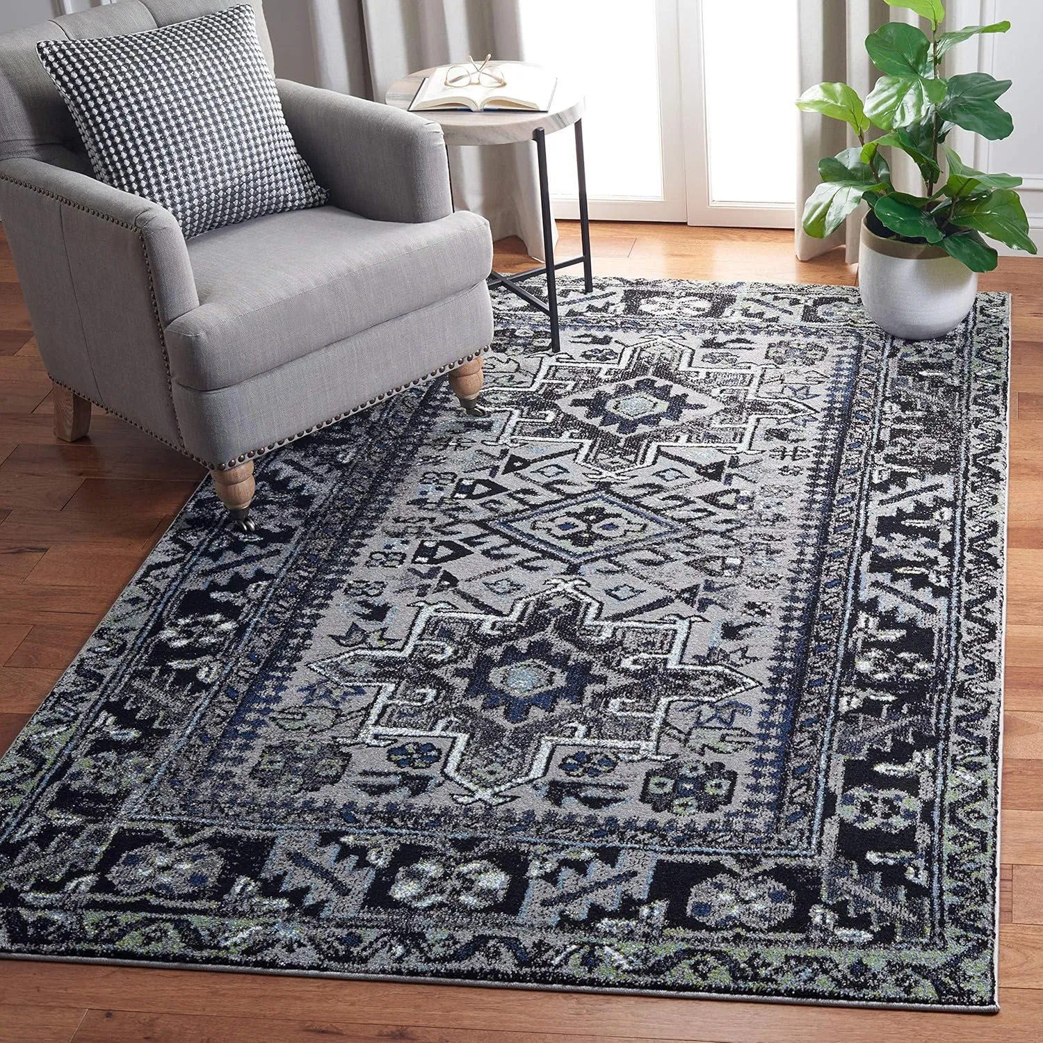 SAFAVIEH Vintage Hamadan Collection Area Rug - 6'7" x 9', Light Grey & Dark Grey, Traditional Oriental Design, Non-Shedding & Easy Care, Ideal for High Traffic Areas in Living Room, Bedroom (VTH211F)