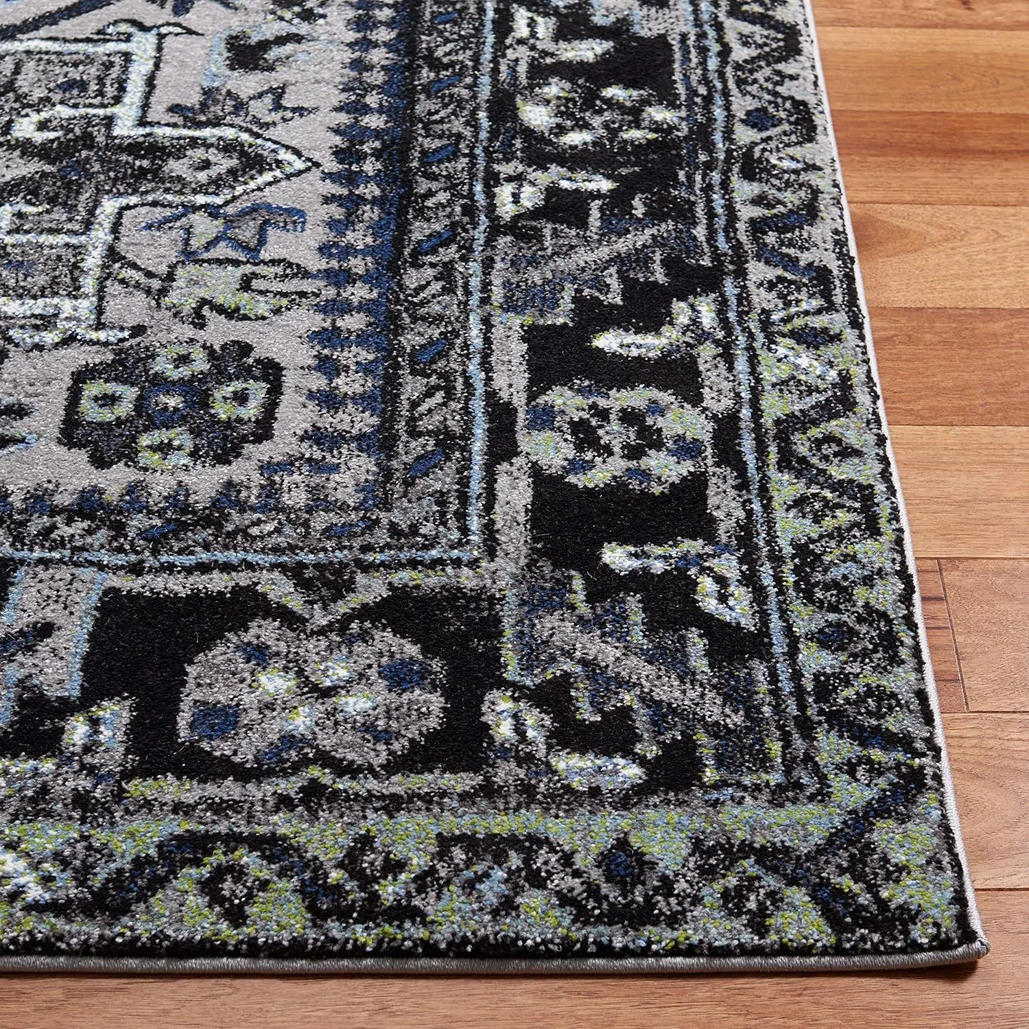 SAFAVIEH Vintage Hamadan Collection Area Rug - 6'7" x 9', Light Grey & Dark Grey, Traditional Oriental Design, Non-Shedding & Easy Care, Ideal for High Traffic Areas in Living Room, Bedroom (VTH211F)