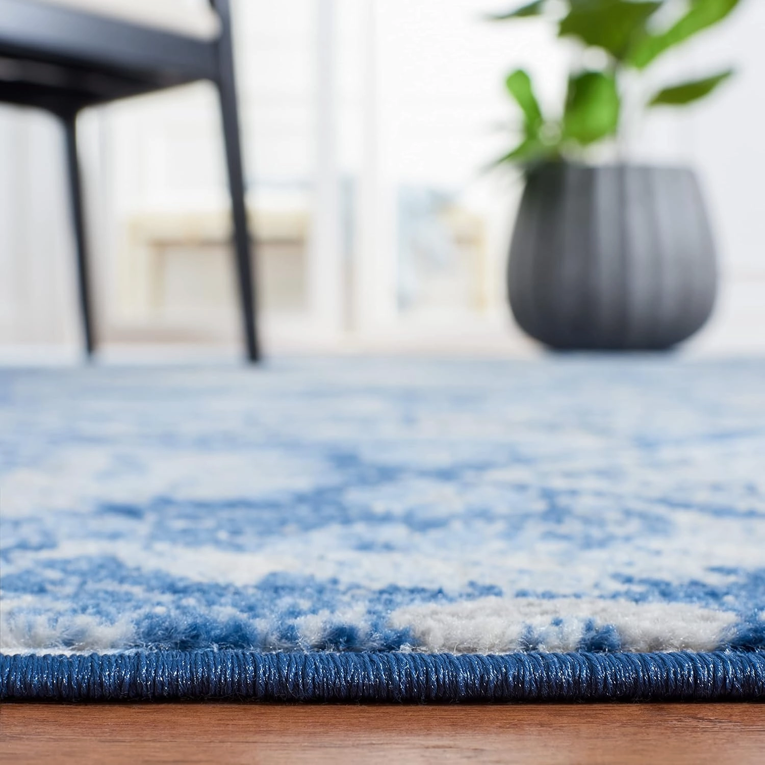 Safavieh Area Rug 8x10 - Brentwood Collection - Large - Blue & Ivory, Diamond Damask Design, Non-Shedding & Easy Cleaning, Ideal for Living Room, Bedroom, Office, Dining Space (BNT827M)