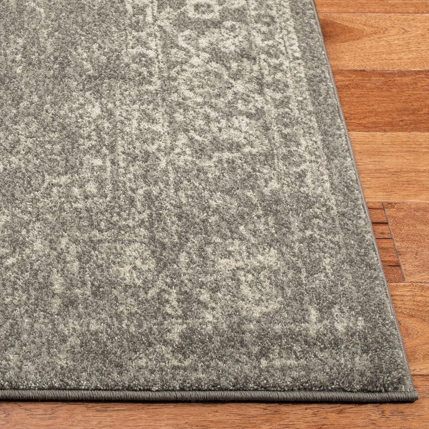 SAFAVIEH Area Rug 8x10 - Evoke Collection - Large - Silver & Ivory, Oriental Distressed Design, Non-Shedding & Easy Cleaning, Ideal for Living Room, Bedroom, Office, Dining Space (EVK256S)