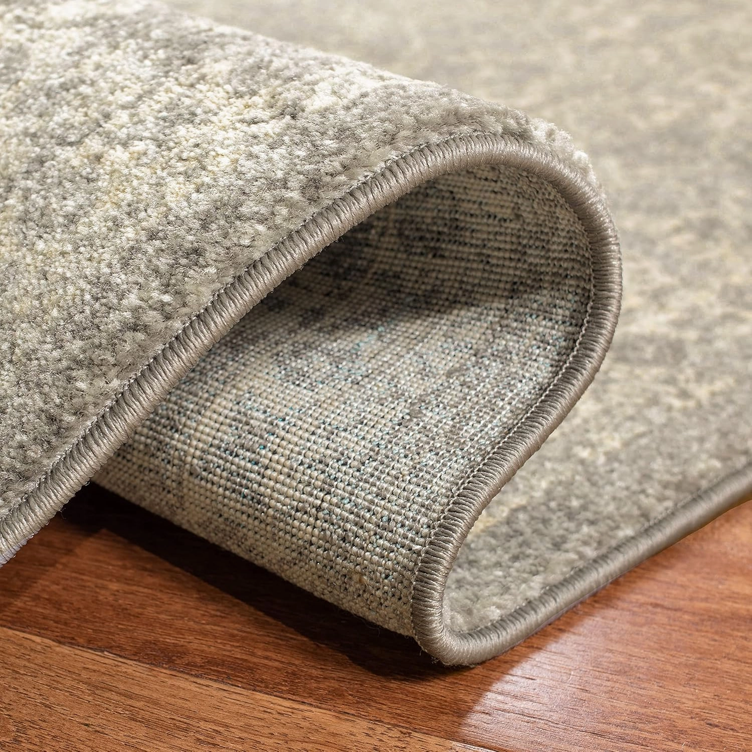 SAFAVIEH Area Rug 8x10 - Evoke Collection - Large - Silver & Ivory, Oriental Distressed Design, Non-Shedding & Easy Cleaning, Ideal for Living Room, Bedroom, Office, Dining Space (EVK256S)