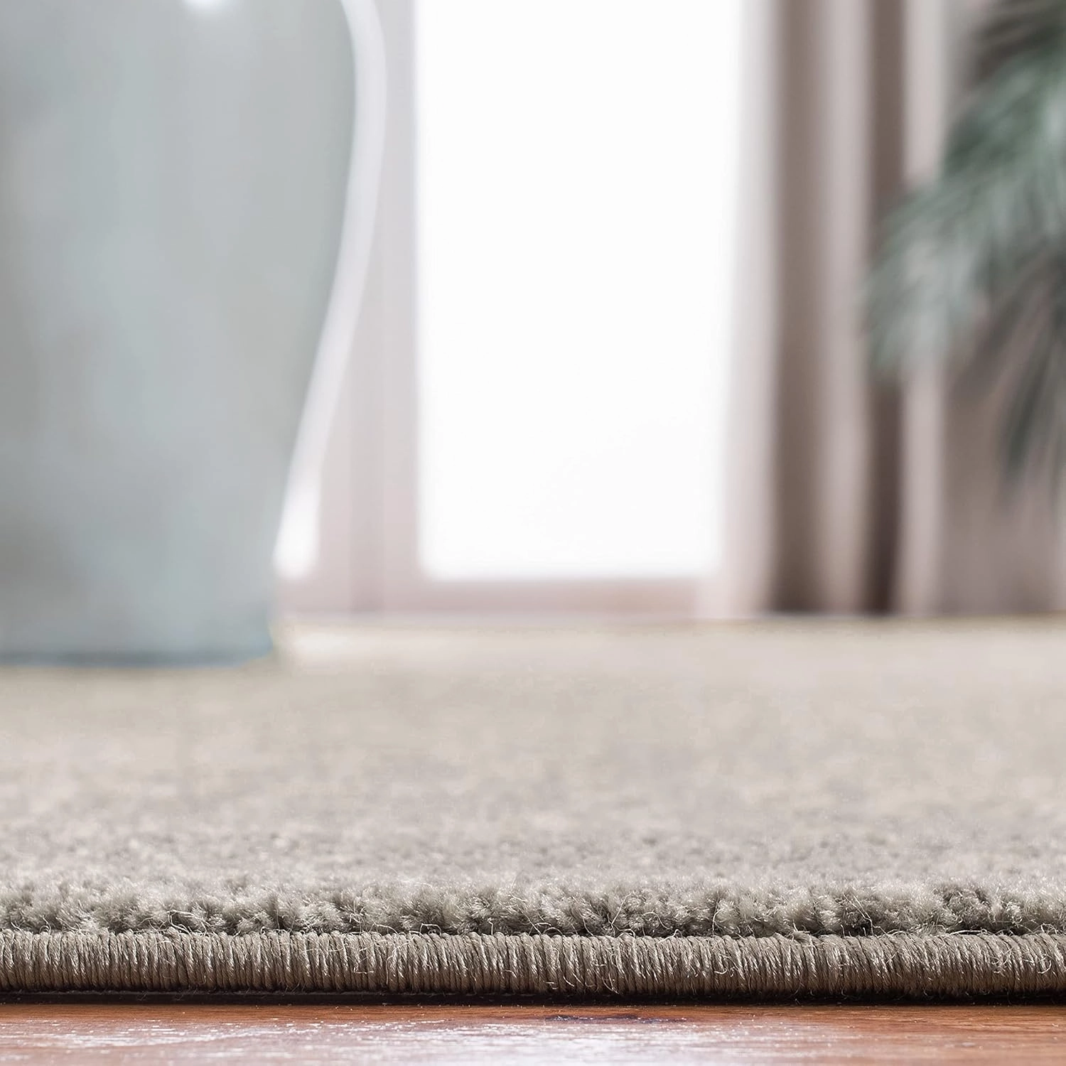 SAFAVIEH Area Rug 8x10 - Evoke Collection - Large - Silver & Ivory, Oriental Distressed Design, Non-Shedding & Easy Cleaning, Ideal for Living Room, Bedroom, Office, Dining Space (EVK256S)