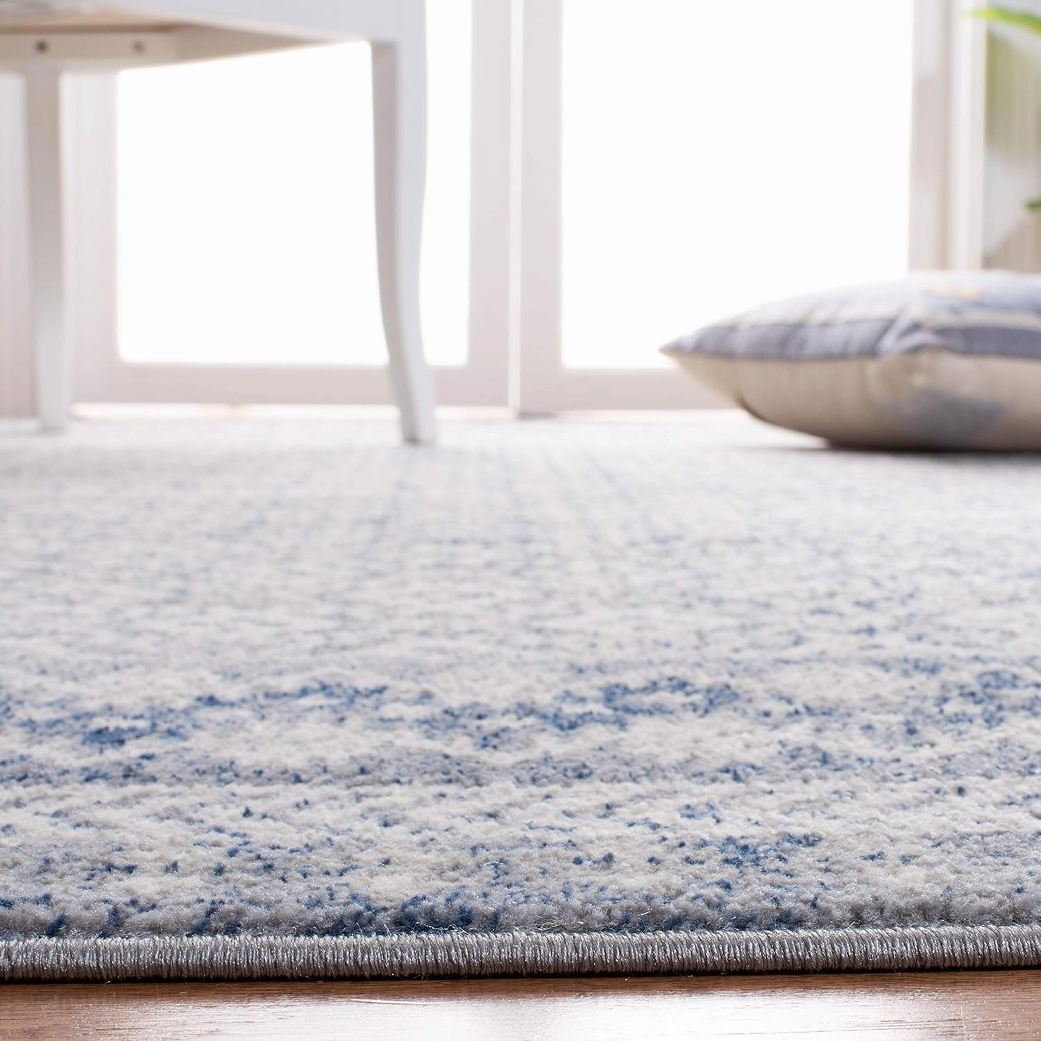 SAFAVIEH Brentwood Collection 8' x 10' Ivory / Light Grey BNT899C Traditional Oriental Distressed Non-Shedding Living Room Bedroom Dining Home Office Area Rug