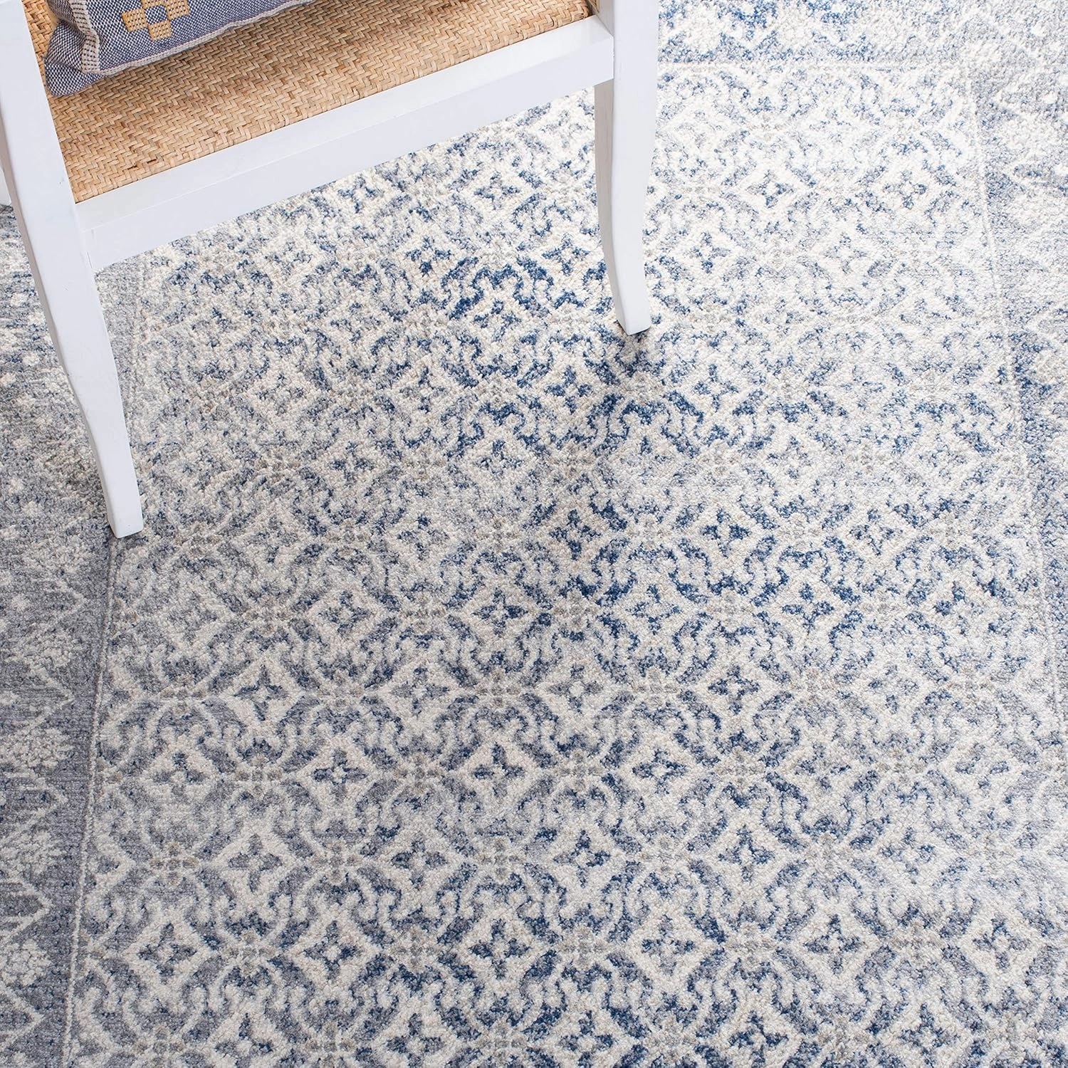 SAFAVIEH Brentwood Collection 8' x 10' Ivory / Light Grey BNT899C Traditional Oriental Distressed Non-Shedding Living Room Bedroom Dining Home Office Area Rug