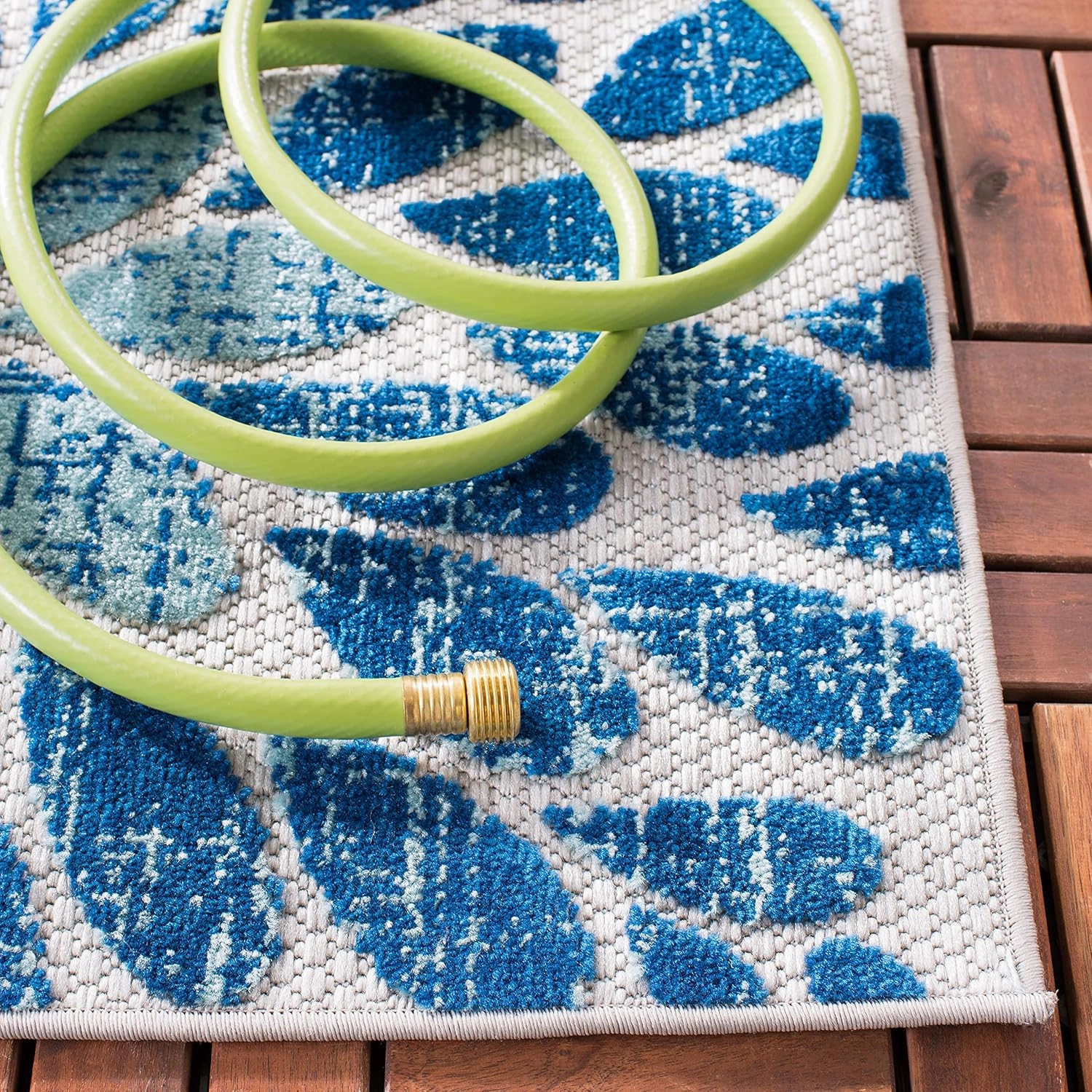 SAFAVIEH Cabana Collection 6' x 9' Grey/Blue CBN832F Floral Indoor/ Outdoor Non-Shedding Easy Cleaning Patio Backyard Deck Porch Mudroom Area Rug