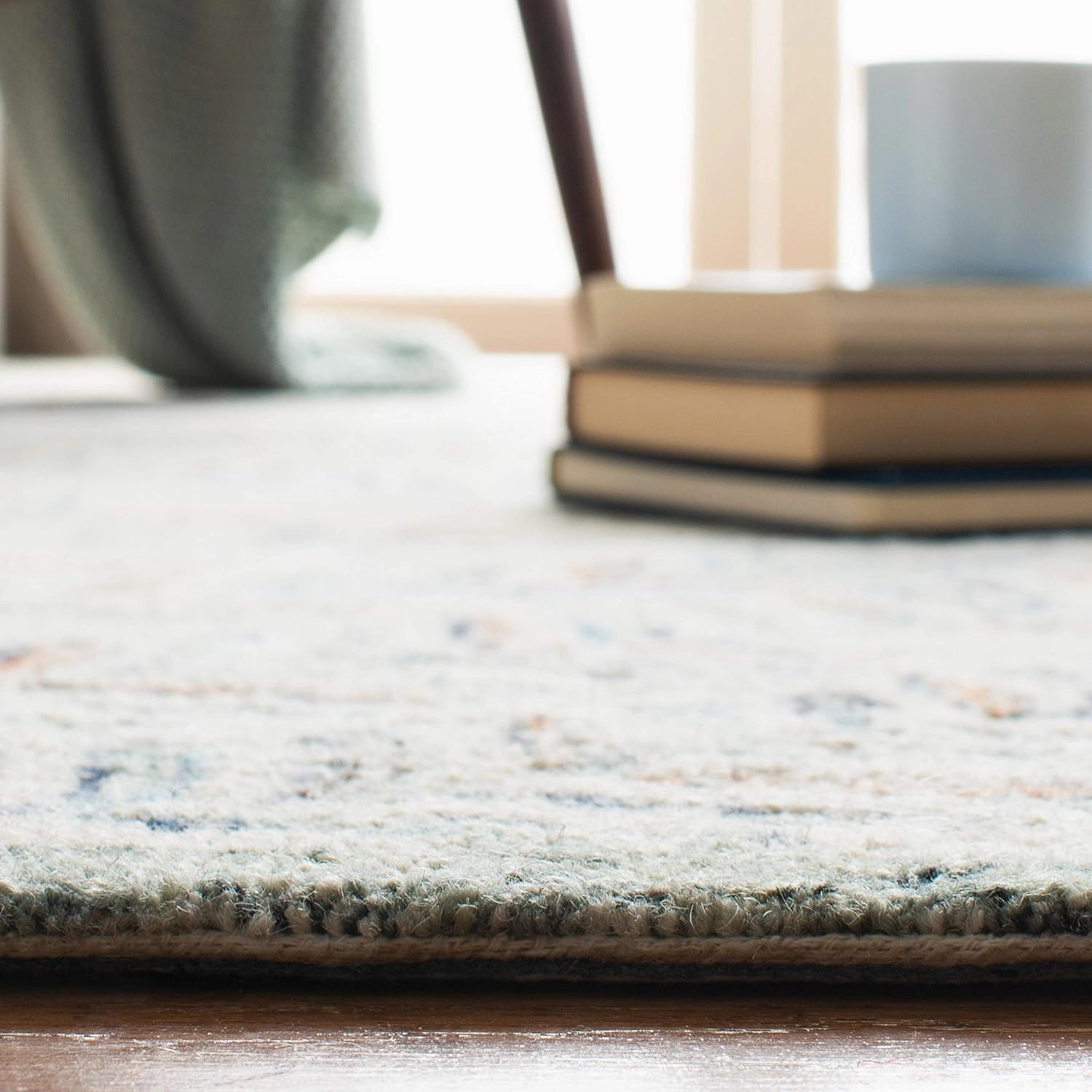 SAFAVIEH Capri Collection 7' Square Ivory/Blue CPR208A Handmade Premium Wool Area Rug