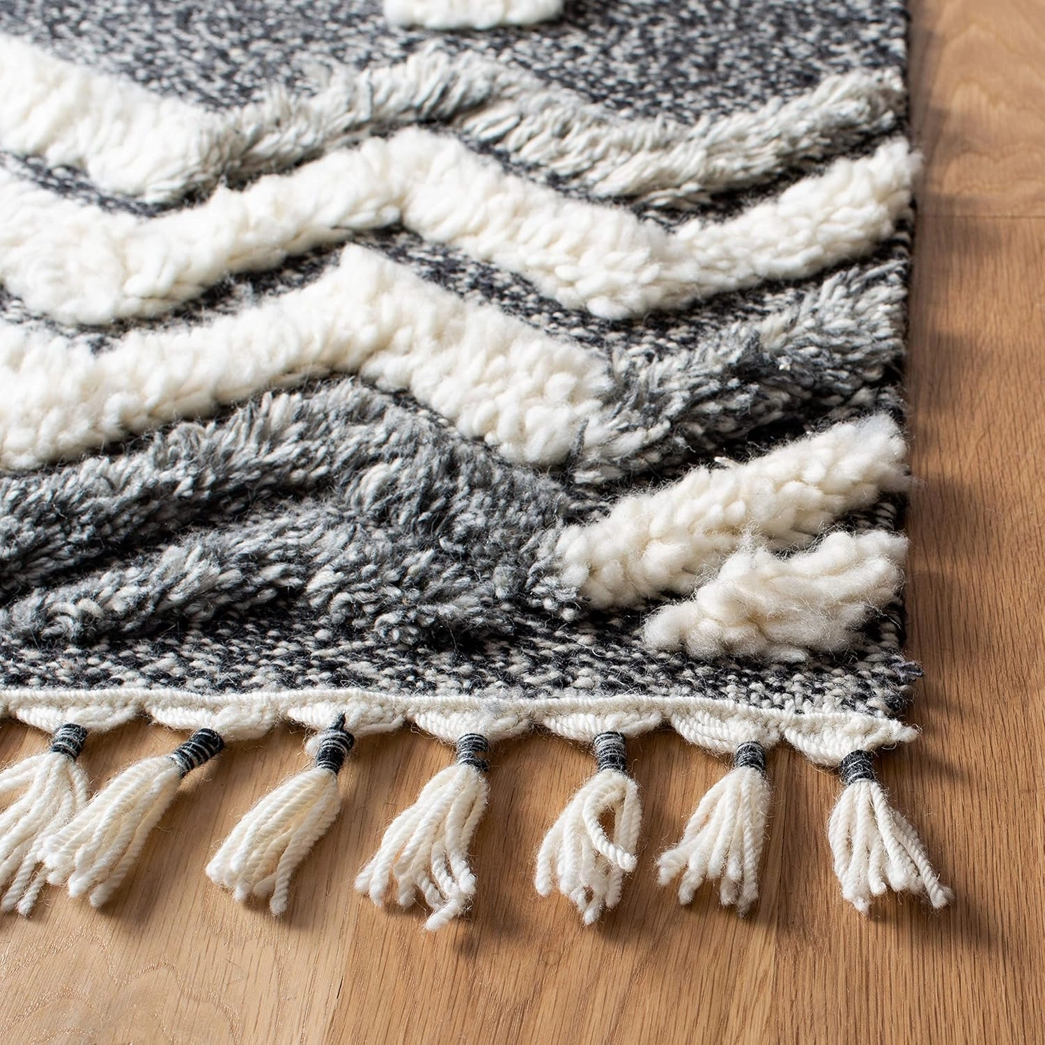 SAFAVIEH Casablanca Collection Runner Rug - 2'3" x 8', Black & Grey, Hand-Knotted Tribal Boho Tassel Wool 0.75-inch, 0.75-inch Thick Ideal for High Traffic Areas in Living Room, Bedroom (CSB548Z)