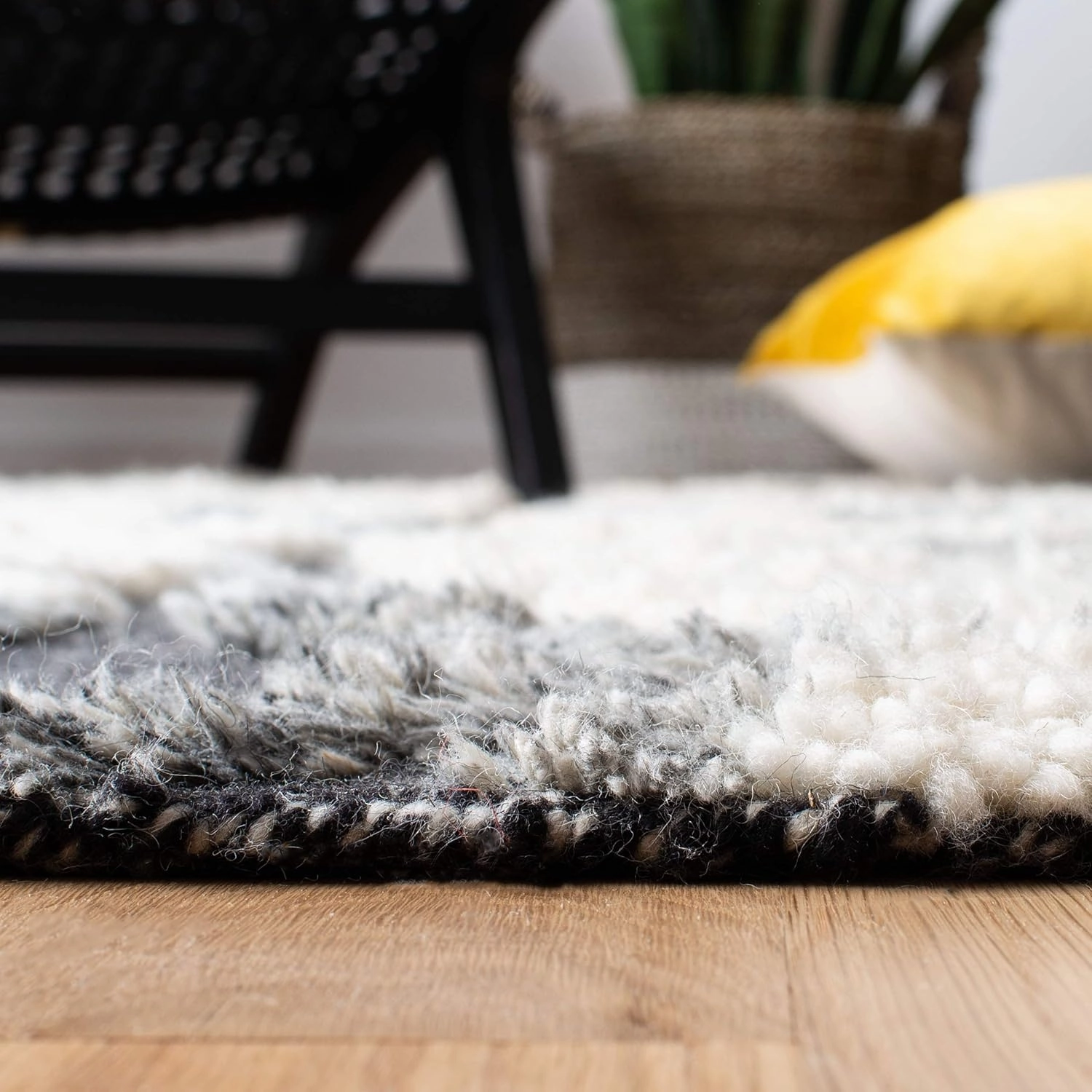 SAFAVIEH Casablanca Collection Runner Rug - 2'3" x 8', Black & Grey, Hand-Knotted Tribal Boho Tassel Wool 0.75-inch, 0.75-inch Thick Ideal for High Traffic Areas in Living Room, Bedroom (CSB548Z)