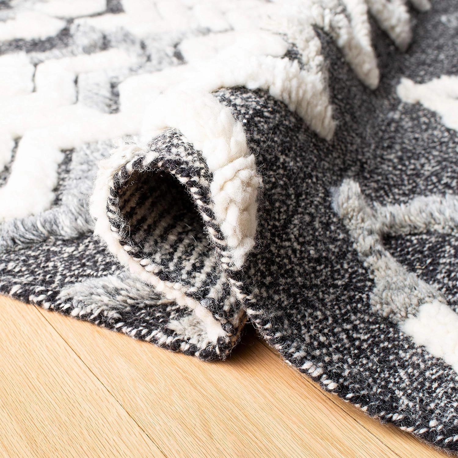 SAFAVIEH Casablanca Collection Runner Rug - 2'3" x 8', Black & Grey, Hand-Knotted Tribal Boho Tassel Wool 0.75-inch, 0.75-inch Thick Ideal for High Traffic Areas in Living Room, Bedroom (CSB548Z)