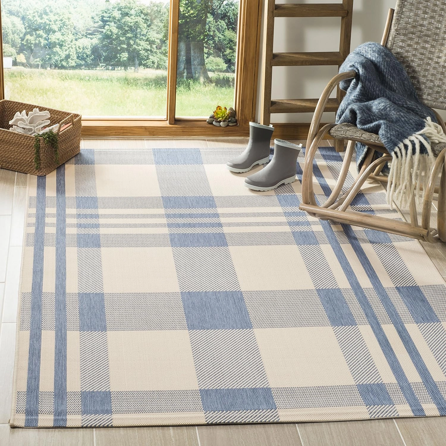 SAFAVIEH Courtyard Collection Area Rug - 5'3" x 7'7", Beige & Blue, Indoor/Outdoor, Plaid Pattern, Weather Resistant & Washable, Ideal for Patio, Backyard, Mudroom, Deck, Dining Space (CY6201-233)