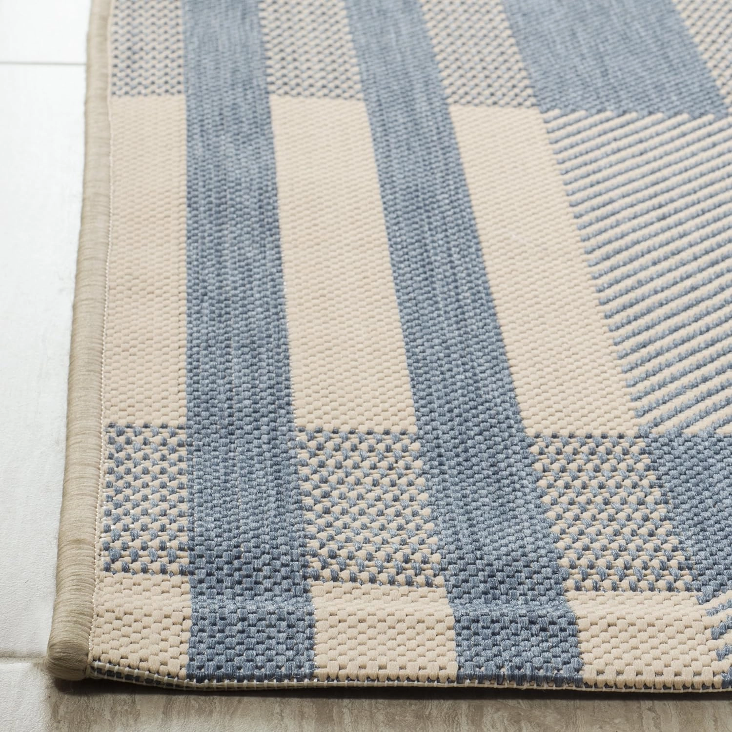 SAFAVIEH Courtyard Collection Area Rug - 5'3" x 7'7", Beige & Blue, Indoor/Outdoor, Plaid Pattern, Weather Resistant & Washable, Ideal for Patio, Backyard, Mudroom, Deck, Dining Space (CY6201-233)