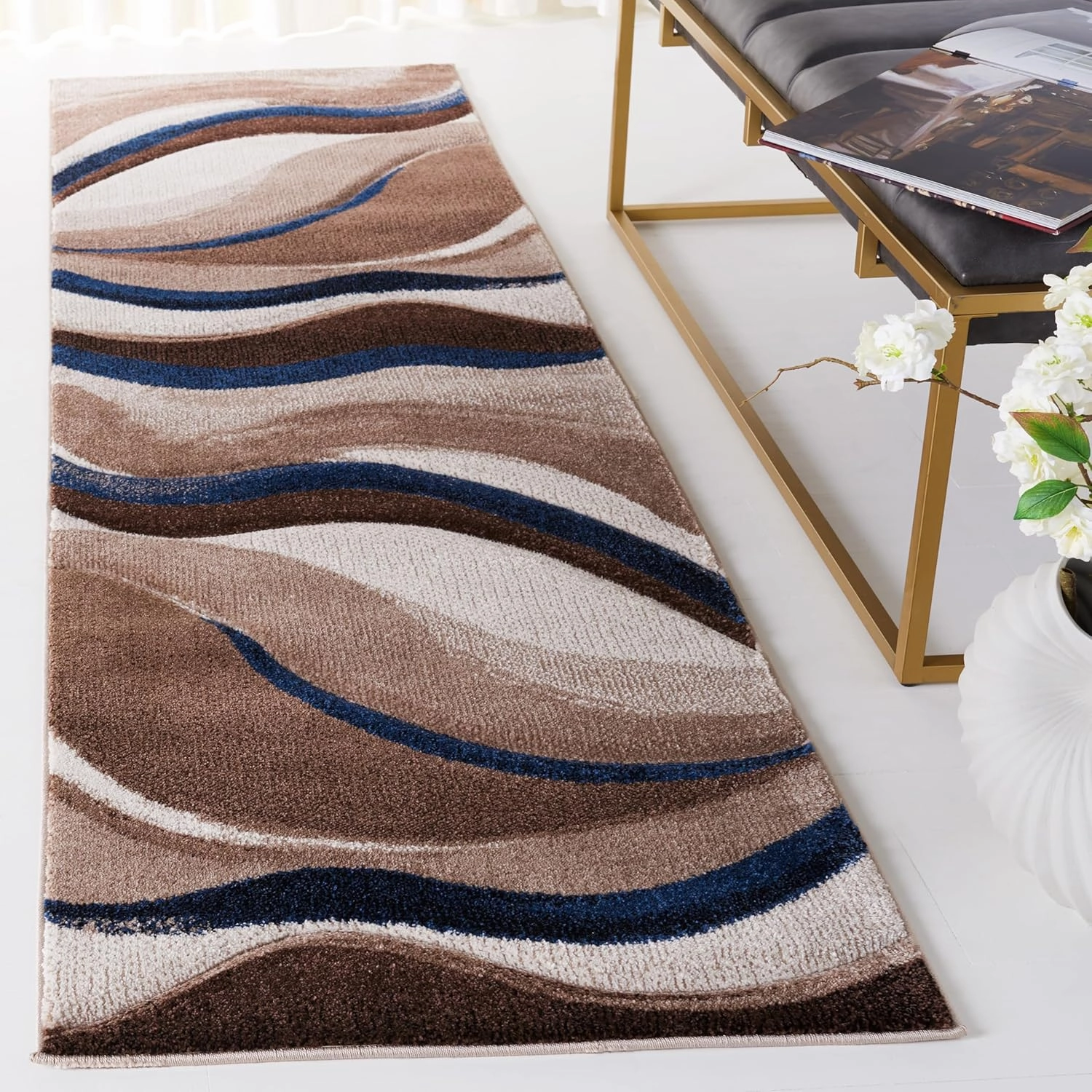 SAFAVIEH Hollywood Collection Runner Rug - 2'3" x 6', Beige & Blue, Mid-Century Modern Design, Non-Shedding & Easy Care, Ideal for High Traffic Areas in Living Room, Bedroom, Dining (HLW766C-26)