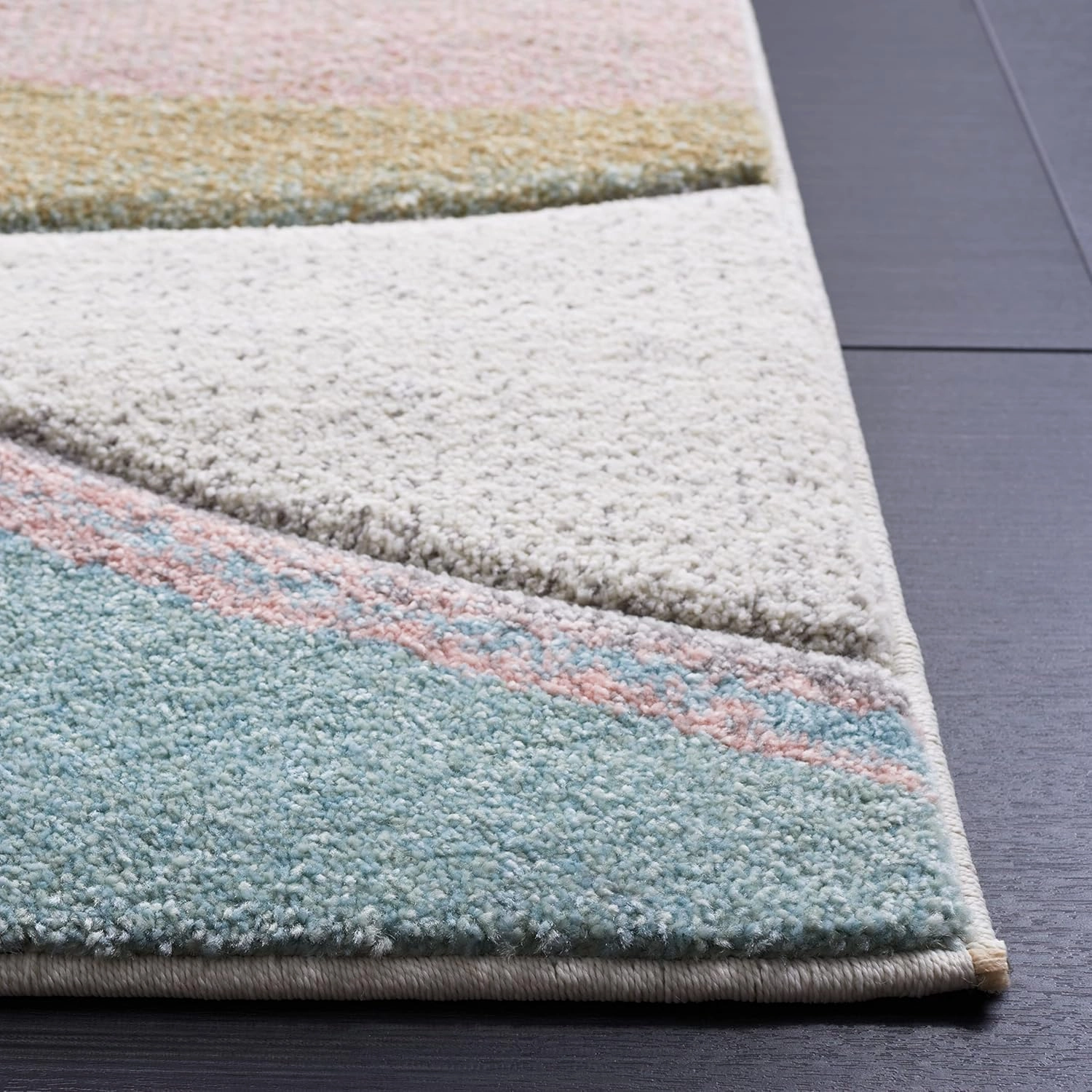 SAFAVIEH Hollywood Collection Runner Rug - 6' Runner, Grey & Pink, Contemporary Design, Stain Resistant, Ideal for High Traffic Areas in Hallway, Bathroom & Kitchen (HLW766U-26)