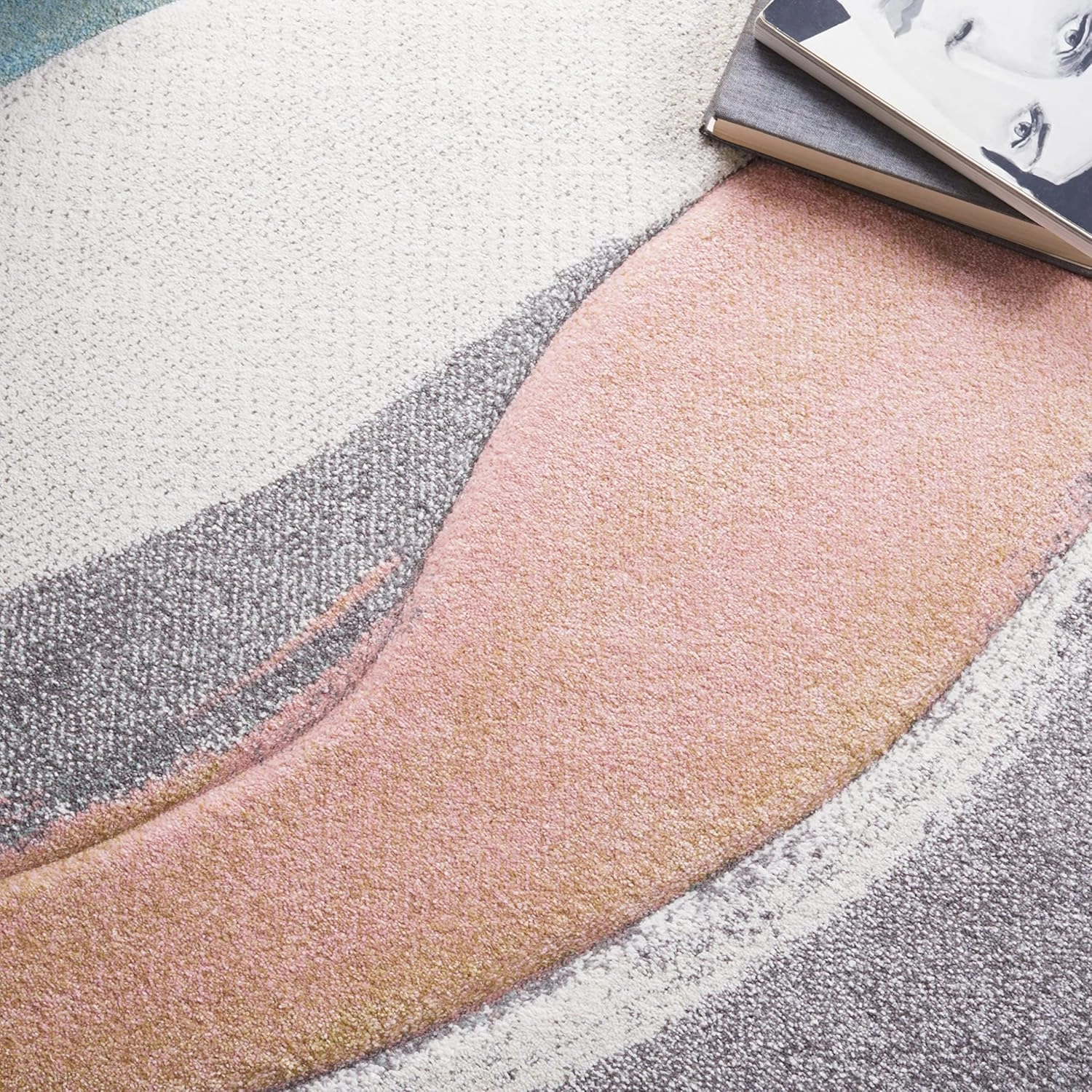 SAFAVIEH Hollywood Collection Runner Rug - 6' Runner, Grey & Pink, Contemporary Design, Stain Resistant, Ideal for High Traffic Areas in Hallway, Bathroom & Kitchen (HLW766U-26)
