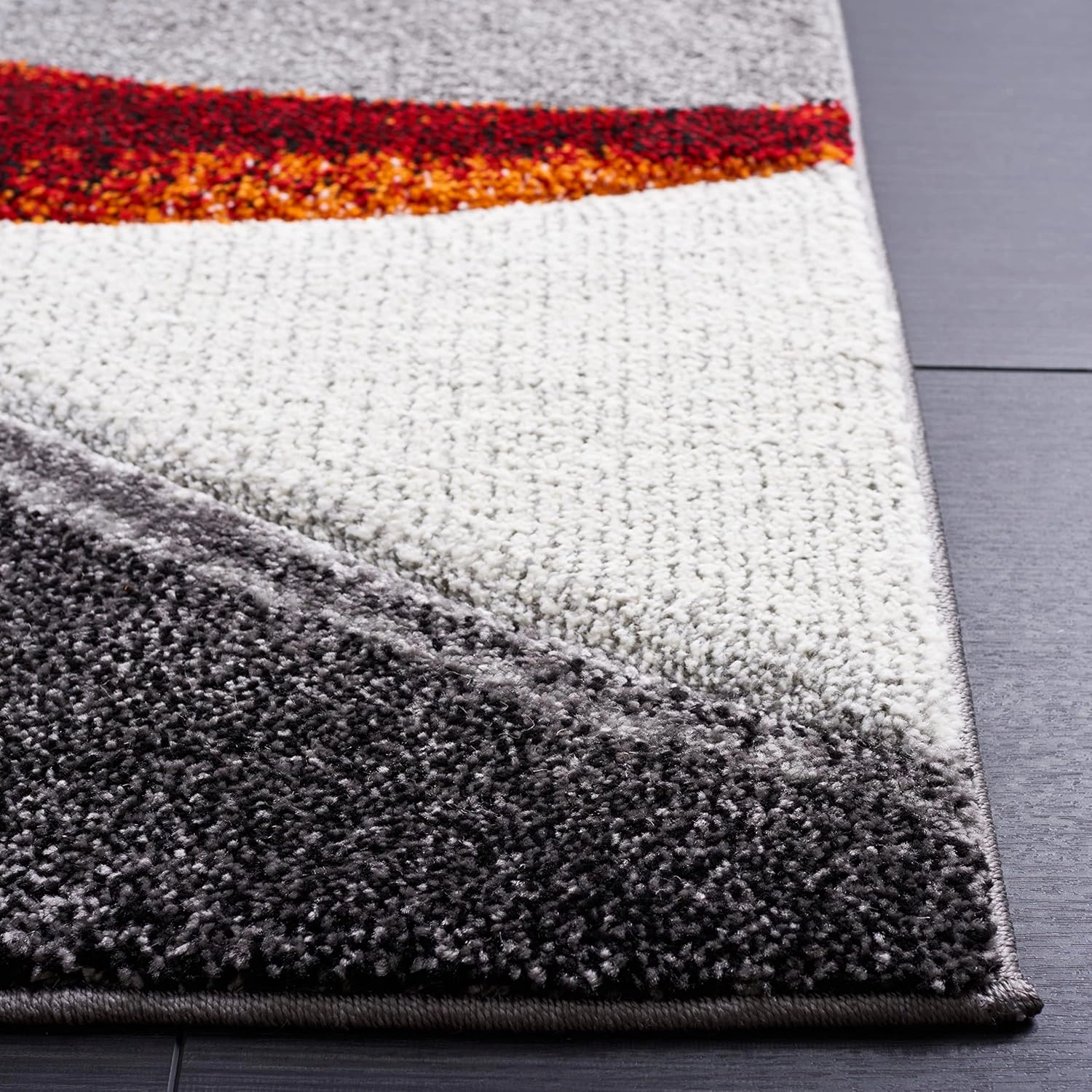 SAFAVIEH Hollywood Collection Runner Rug - 6' Runner, Grey & Red, Contemporary Design, Stain Resistant, Ideal for High Traffic Areas in Hallway, Bathroom & Kitchen (HLW766Q-26)
