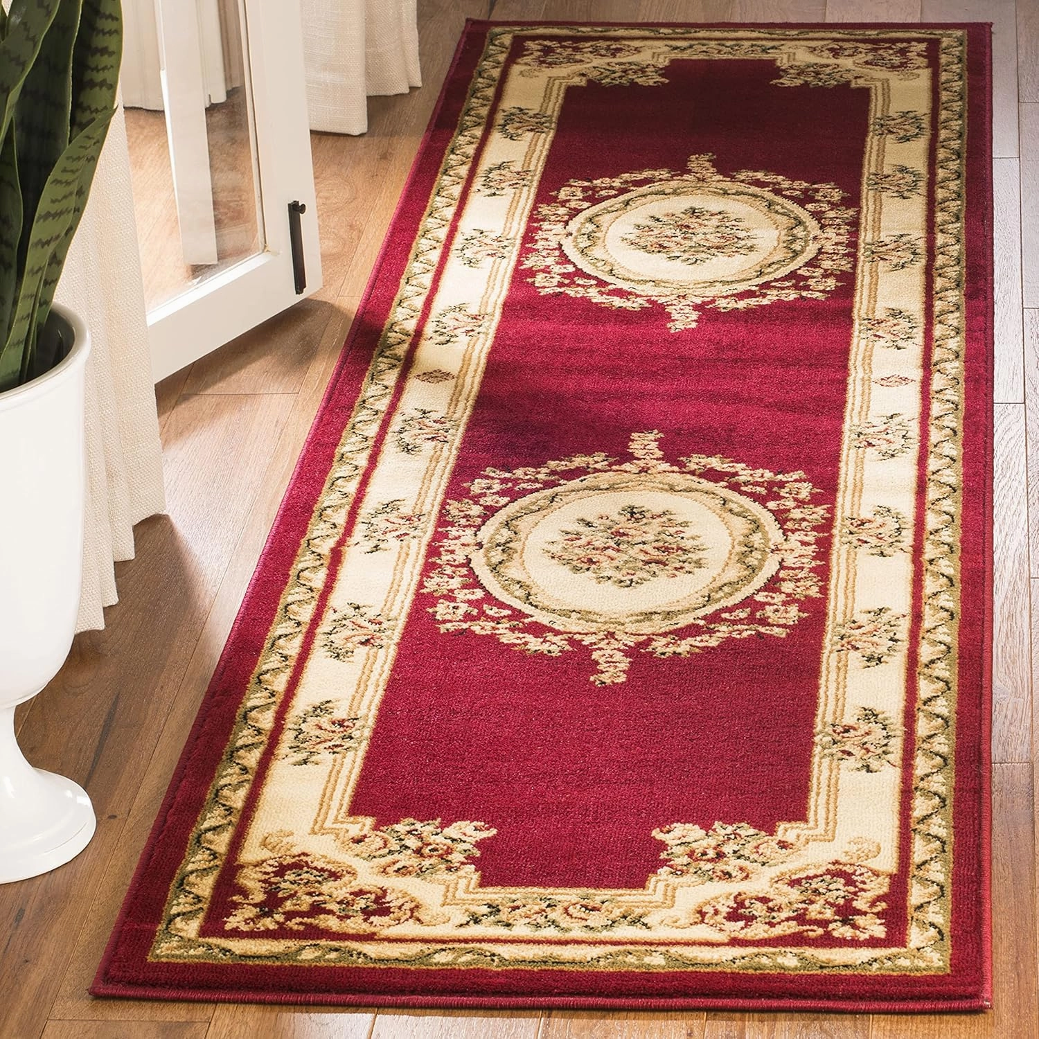 SAFAVIEH Lyndhurst Collection Runner Rug - 2'3" x 8', Red & Ivory, Traditional European Medallion Design, Non-Shedding & Easy Care, Ideal for High Traffic Areas in Living Room, Bedroom (LNH218C)