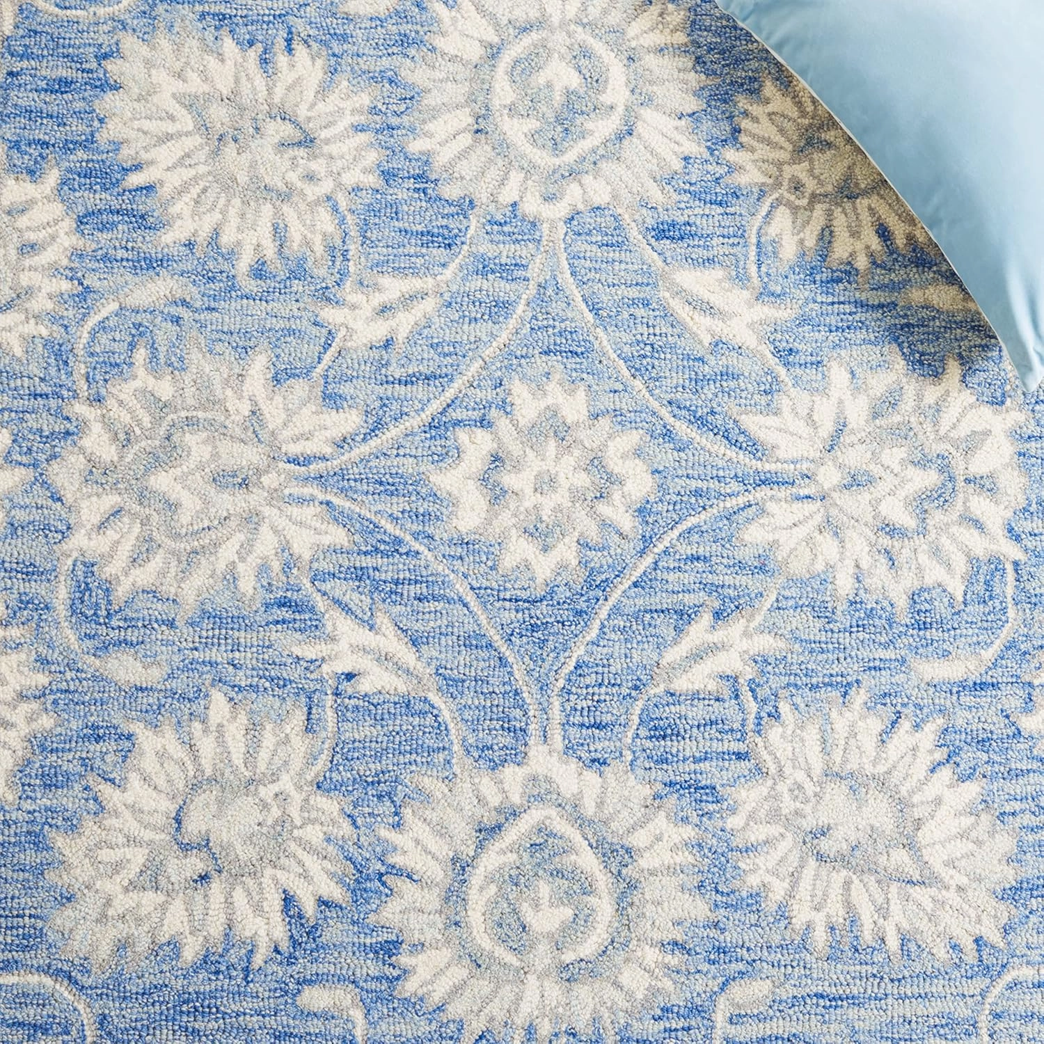 SAFAVIEH Micro-Loop Collection Area Rug - 9' x 12', Blue & Ivory, Handmade Wool, Ideal for High Traffic Areas in Living Room, Bedroom (MLP536M)