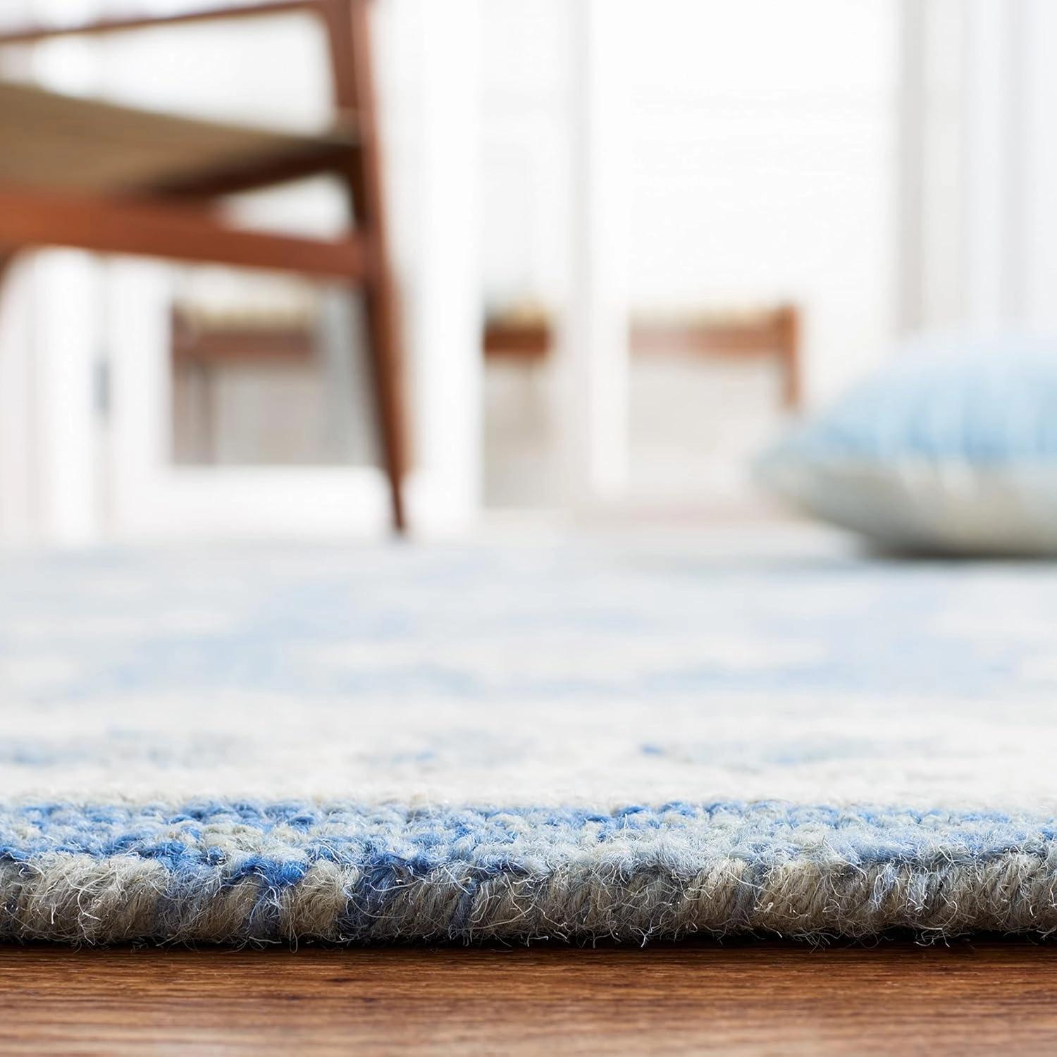SAFAVIEH Micro-Loop Collection Area Rug - 9' x 12', Blue & Ivory, Handmade Wool, Ideal for High Traffic Areas in Living Room, Bedroom (MLP536M)