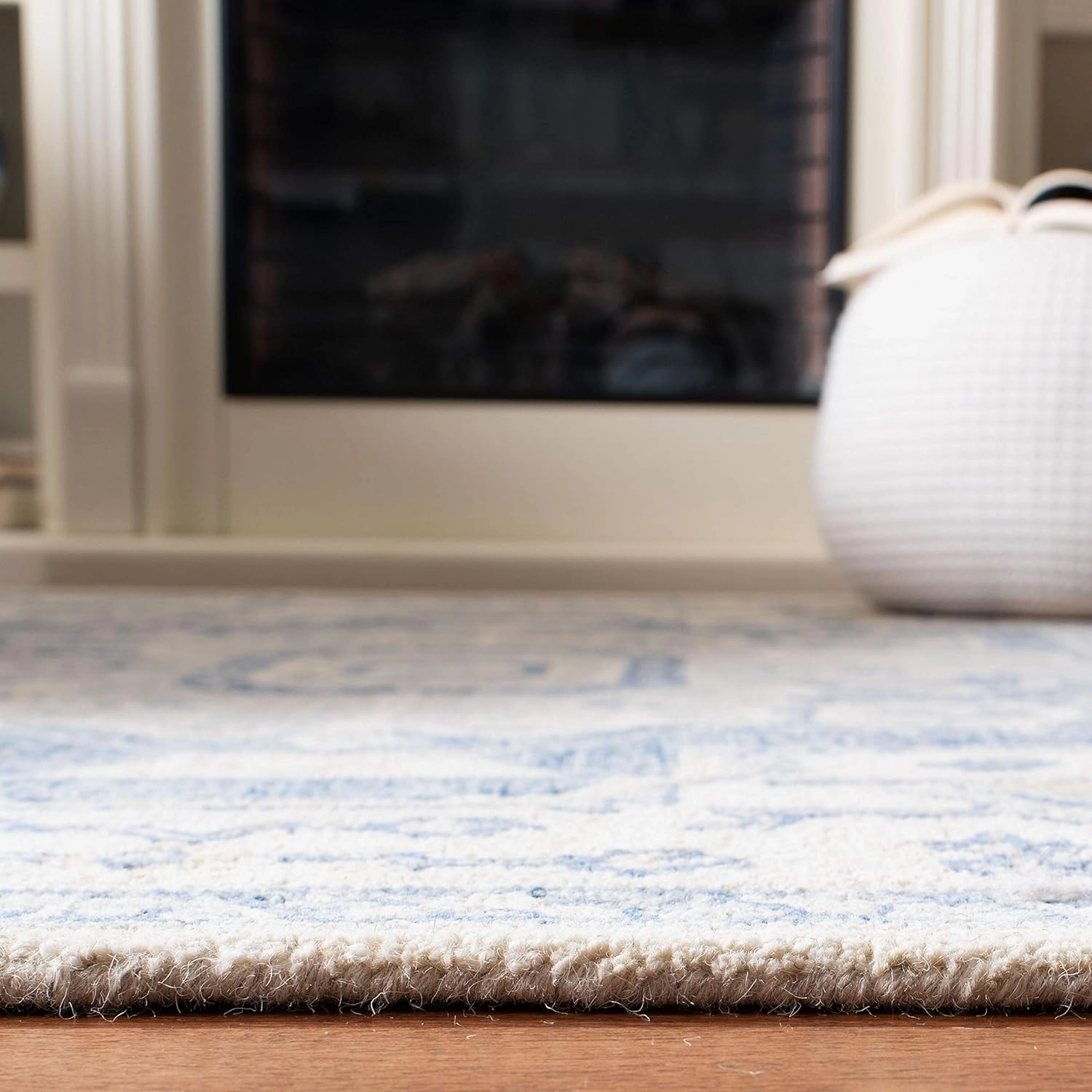 SAFAVIEH Micro-Loop Collection Area Rug - 9' x 12', Ivory & Blue, Handmade Shabby Chic Medallion Wool, Ideal for High Traffic Areas in Living Room, Bedroom (MLP503G)