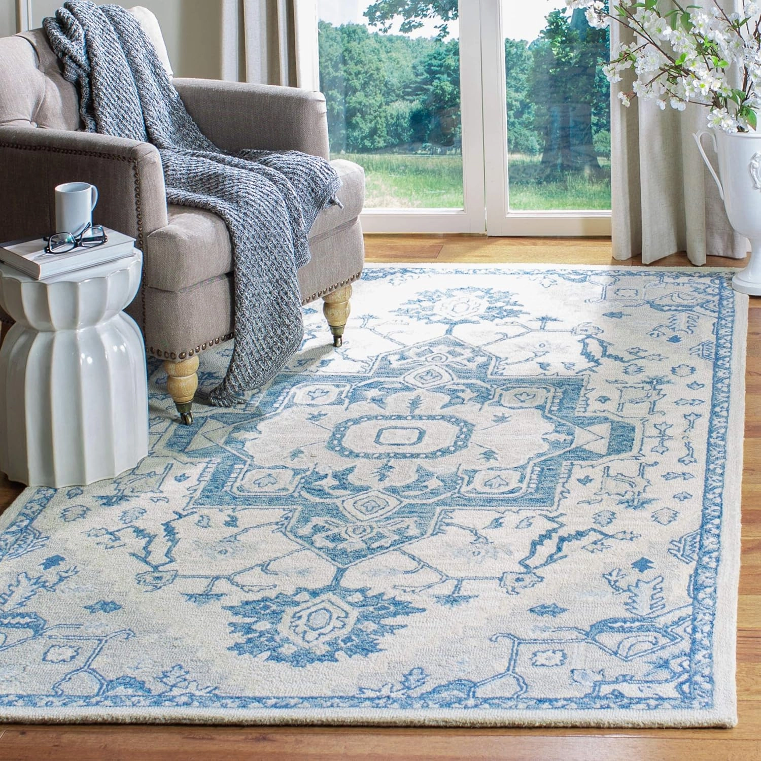 SAFAVIEH Micro-Loop Collection Area Rug - 9' x 12', Ivory & Blue, Handmade Shabby Chic Medallion Wool, Ideal for High Traffic Areas in Living Room, Bedroom (MLP503G)