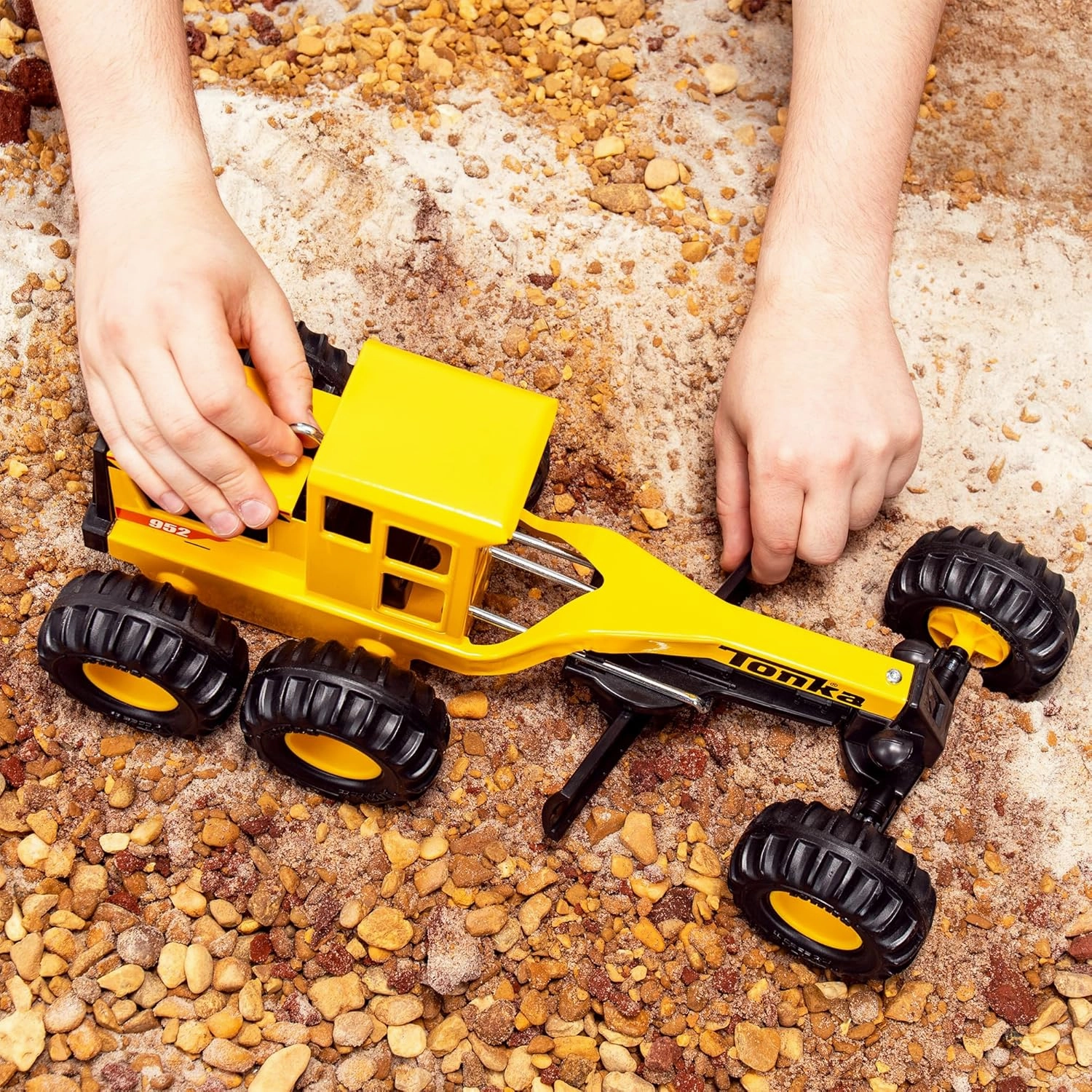 Tonka Steel Classics Road Grader - Made with Steel & Sturdy Plastic, Yellow Toy Construction Truck, Boys and Girls, Kids, Toddlers, Ages 3 